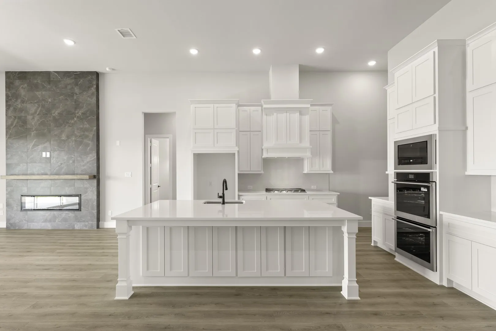07. 9908 Buckingham - Kitchen