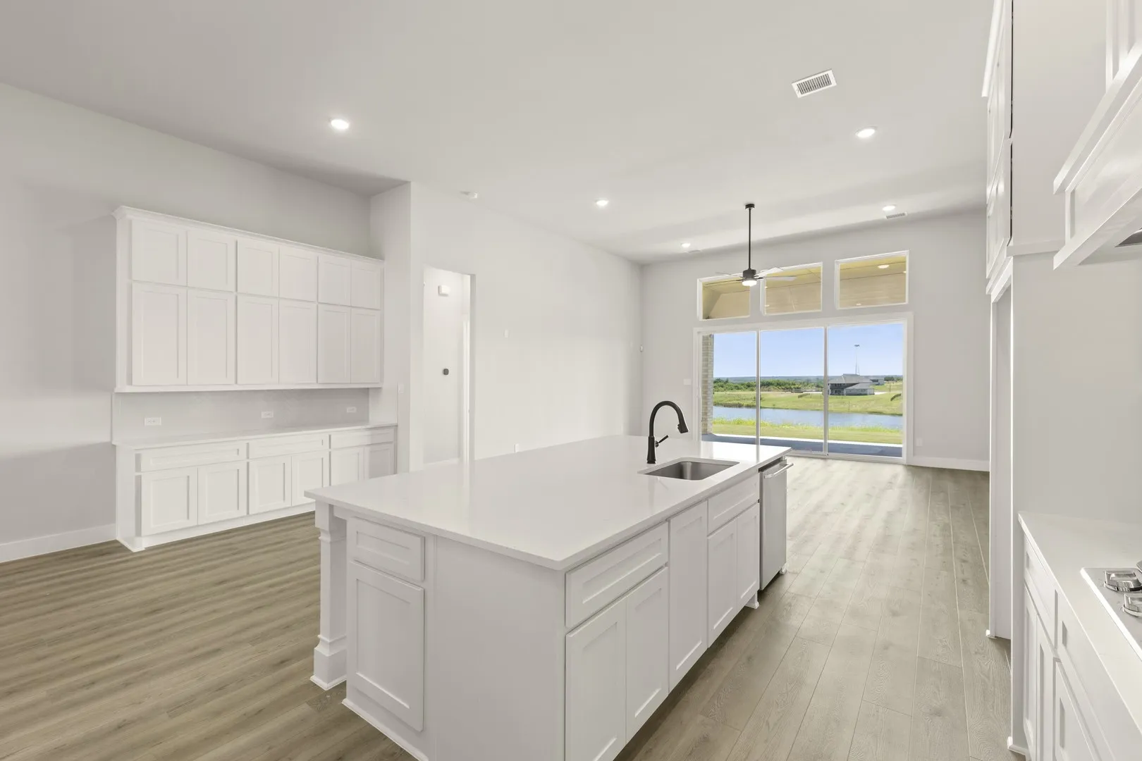 12. 9908 Buckingham - Kitchen (4)