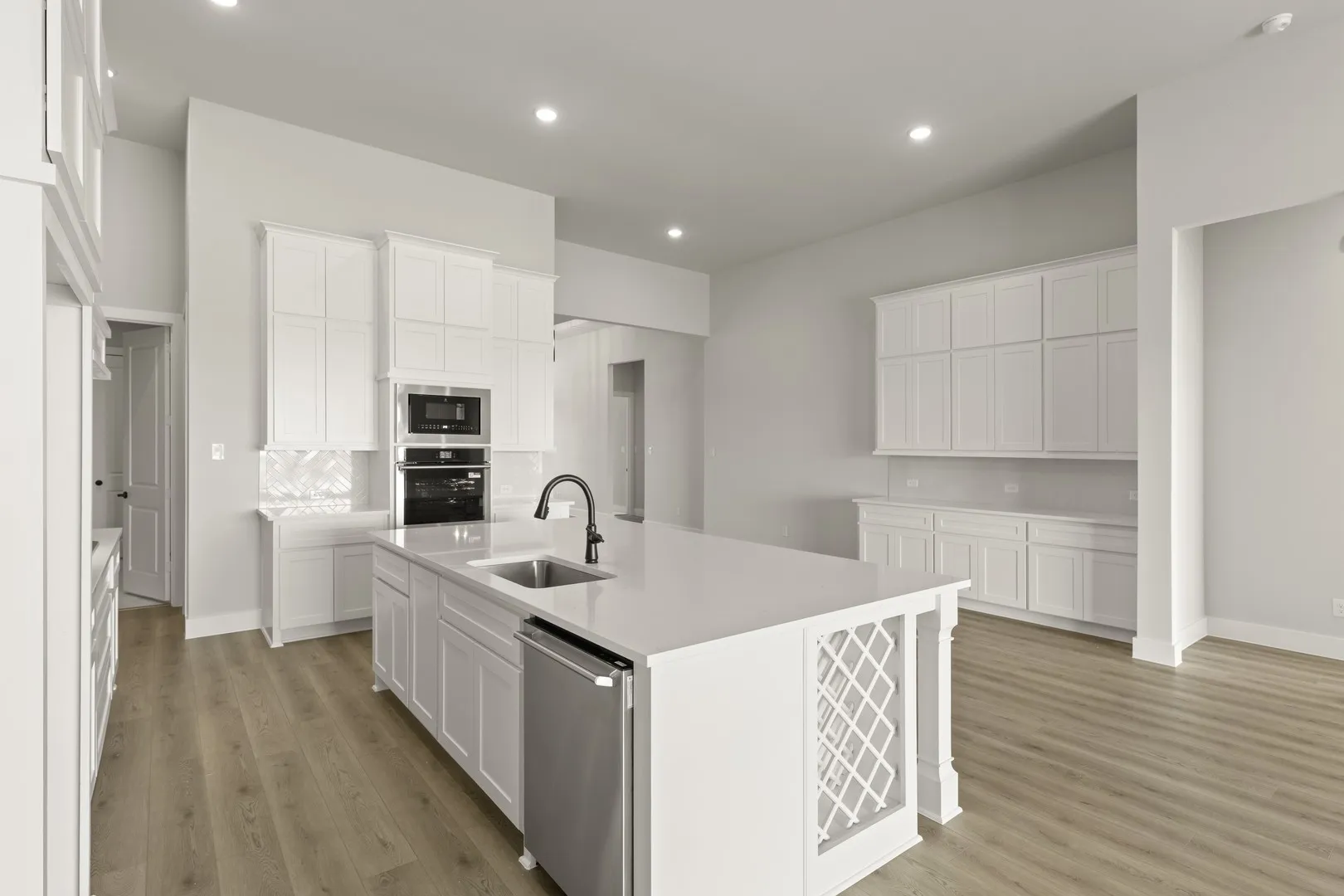 09. 9908 Buckingham - Kitchen (3)