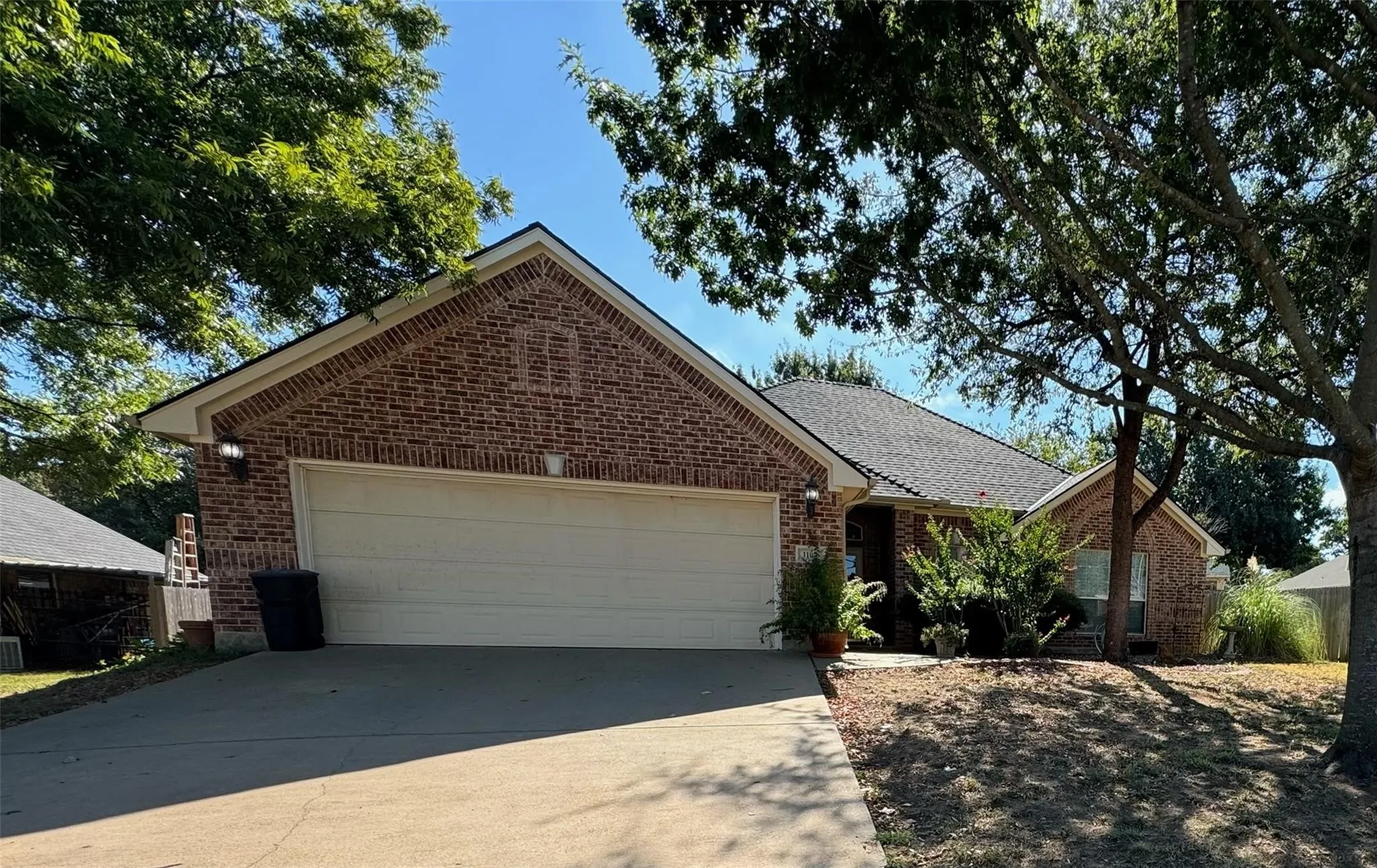 Single Family Residence For Rent in Johnson County , 1104 Linda Drive, Joshua, Texas 76058, 3 Bedrooms, 2 Bathrooms, 2 Garage spaces, 1,731 Sqft, built in 2003, Price $2,100, mls#21316437, Real Estate Agent in Joshua, Homes For Rent in Johnson county, Homes For Rent in Joshua, Realtor in Joshua Texas, Real Estate Brokerage Independent Realty Texas, Luminita Cordes Realtor