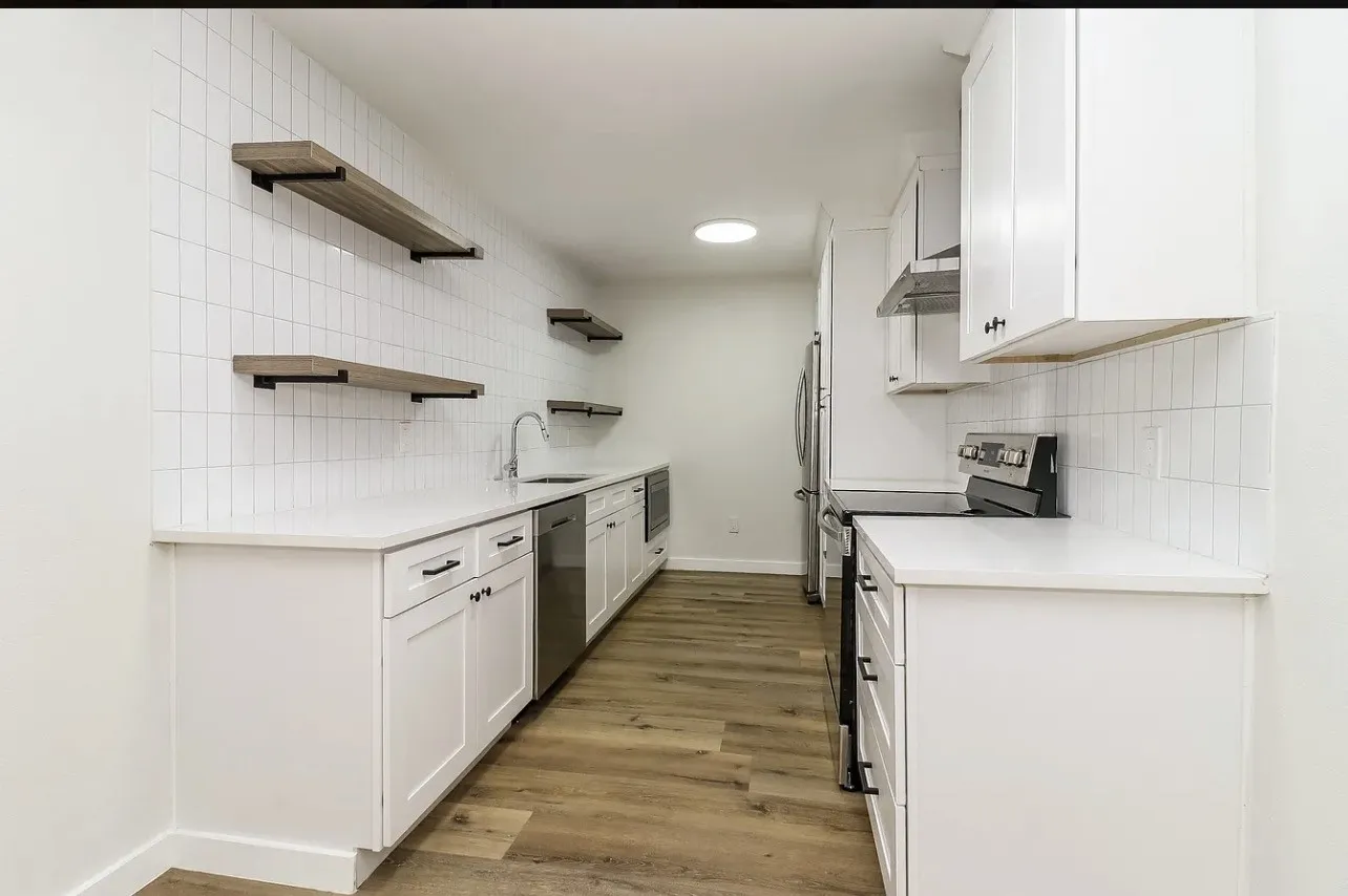 Apartment For Rent in Dallas County , 425 N Rosemont Avenue 115, Dallas, Texas 75208, 2 Bedroom, 1 Bathroom, Garage spaces, 775 Sqft, built in 1961, mls#21316465, Real Estate Agent in Dallas, Homes For Rent in Dallas county, Homes For Rent in Dallas, Realtor in Dallas Texas, Real Estate Brokerage Independent Realty Texas, Luminita Cordes Realtor