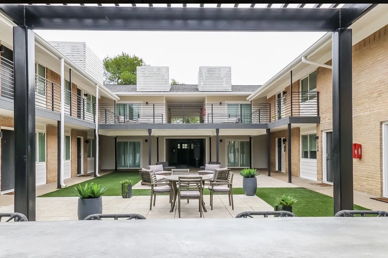 Apartment For Rent in Dallas County , 425 N Rosemont Avenue 115, Dallas, Texas 75208, 2 Bedroom, 1 Bathroom, Garage spaces, 775 Sqft, built in 1961, mls#21316465, Real Estate Agent in Dallas, Homes For Rent in Dallas county, Homes For Rent in Dallas, Realtor in Dallas Texas, Real Estate Brokerage Independent Realty Texas, Luminita Cordes Realtor