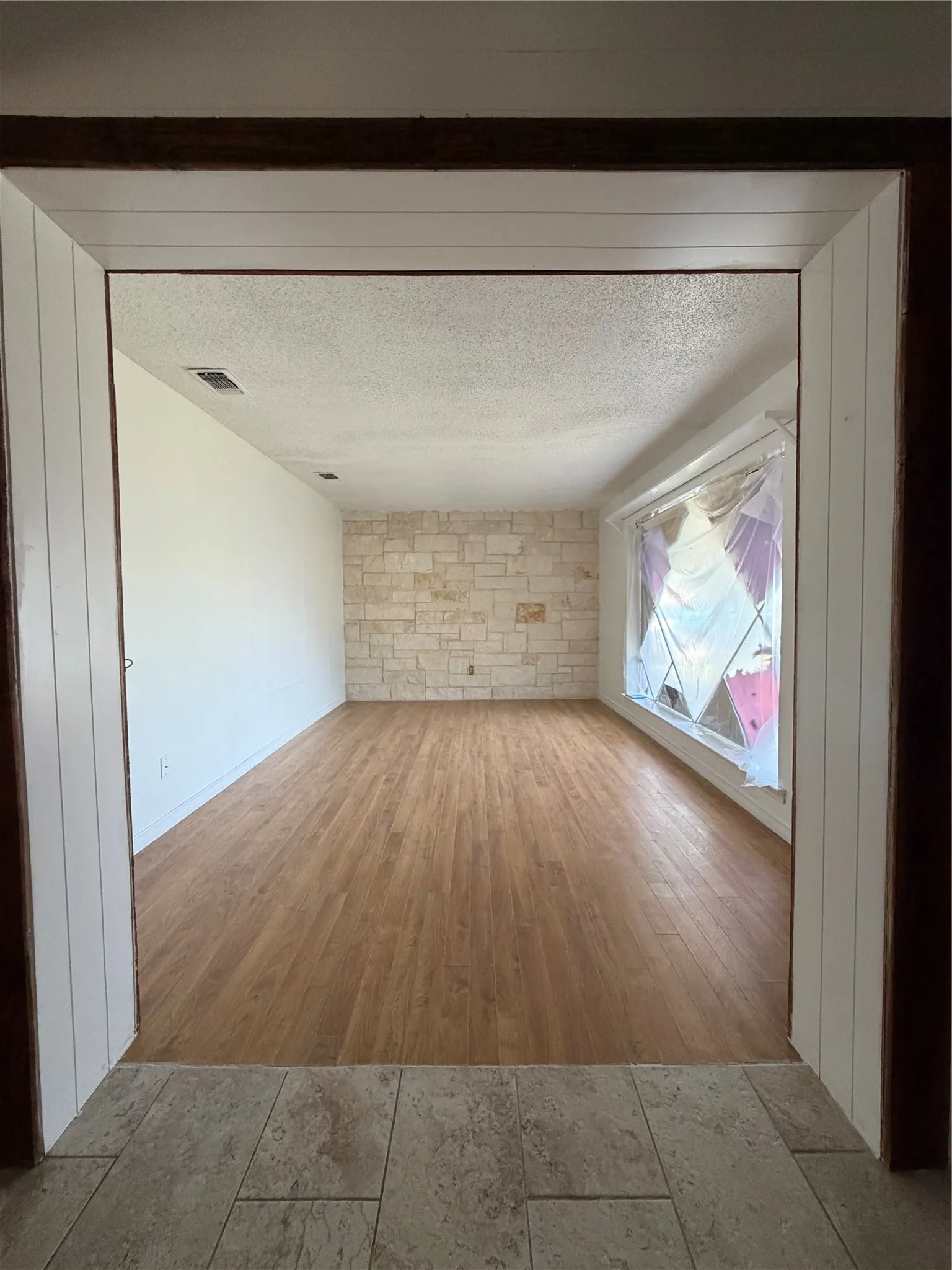 Single Family Residence For Sale in Hunt County , 2406 W Broadview Street, Greenville, Texas 75402, 4 Bedroom, 2 Bathroom, 2 Garage spaces, 1,750 Sqft, built in 1970, mls#21316441, Real Estate Agent in Greenville, Homes For Sale in Hunt county, Homes For Sale in Greenville, Realtor in Greenville Texas, Real Estate Brokerage Independent Realty Texas, Luminita Cordes Realtor