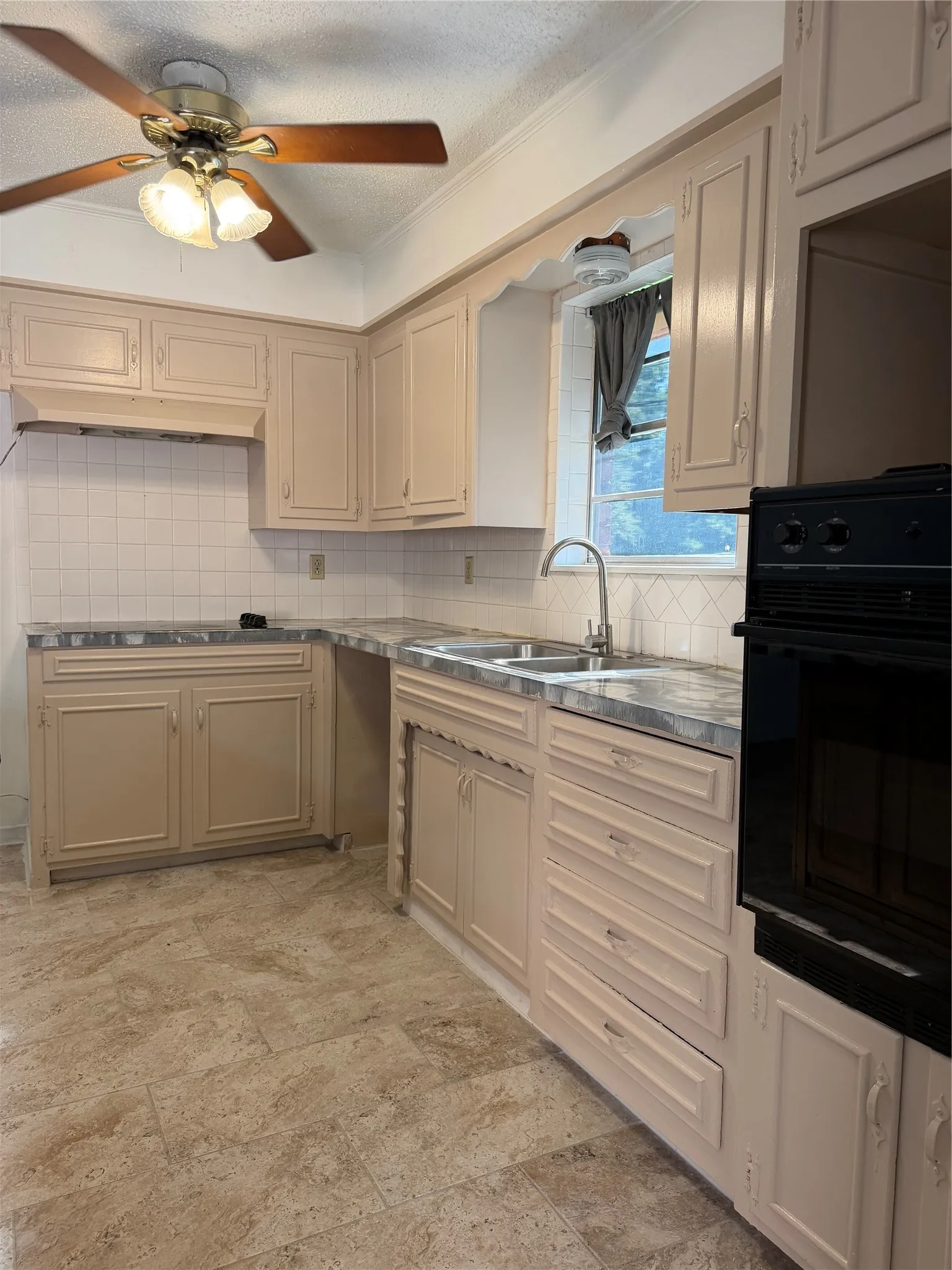Single Family Residence For Sale in Hunt County , 2406 W Broadview Street, Greenville, Texas 75402, 4 Bedroom, 2 Bathroom, 2 Garage spaces, 1,750 Sqft, built in 1970, mls#21316441, Real Estate Agent in Greenville, Homes For Sale in Hunt county, Homes For Sale in Greenville, Realtor in Greenville Texas, Real Estate Brokerage Independent Realty Texas, Luminita Cordes Realtor