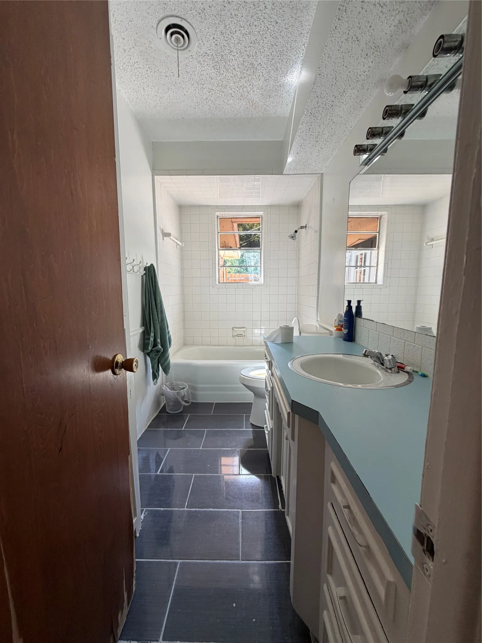 Single Family Residence For Sale in Hunt County , 2406 W Broadview Street, Greenville, Texas 75402, 4 Bedroom, 2 Bathroom, 2 Garage spaces, 1,750 Sqft, built in 1970, mls#21316441, Real Estate Agent in Greenville, Homes For Sale in Hunt county, Homes For Sale in Greenville, Realtor in Greenville Texas, Real Estate Brokerage Independent Realty Texas, Luminita Cordes Realtor