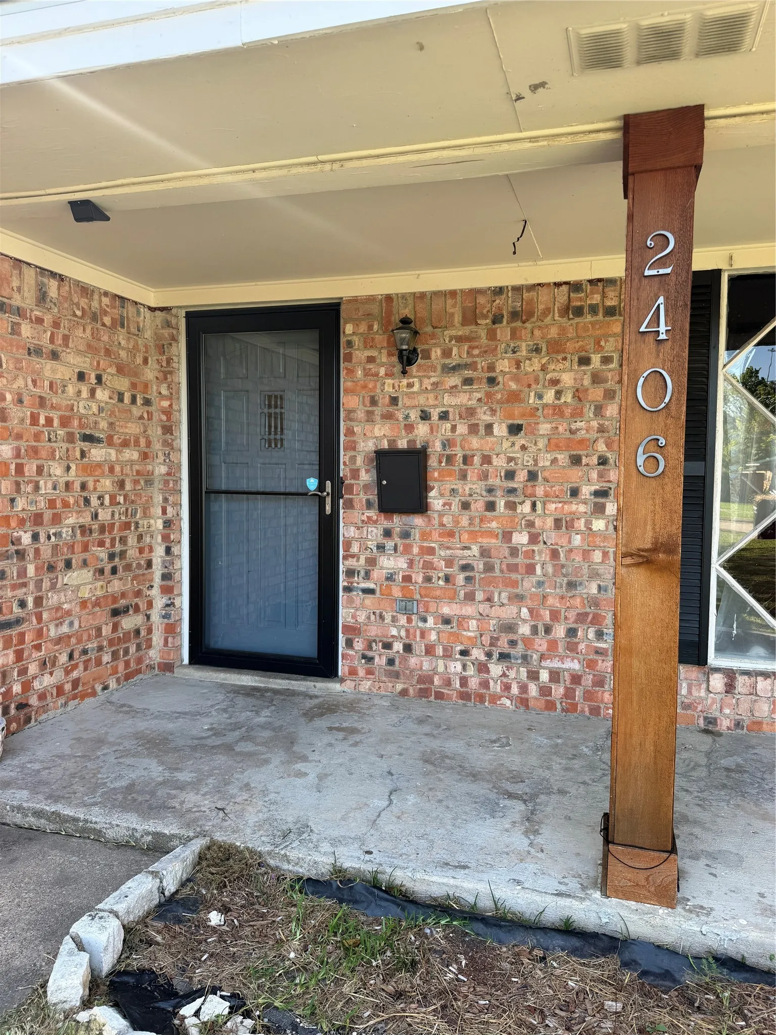 Single Family Residence For Sale in Hunt County , 2406 W Broadview Street, Greenville, Texas 75402, 4 Bedroom, 2 Bathroom, 2 Garage spaces, 1,750 Sqft, built in 1970, mls#21316441, Real Estate Agent in Greenville, Homes For Sale in Hunt county, Homes For Sale in Greenville, Realtor in Greenville Texas, Real Estate Brokerage Independent Realty Texas, Luminita Cordes Realtor