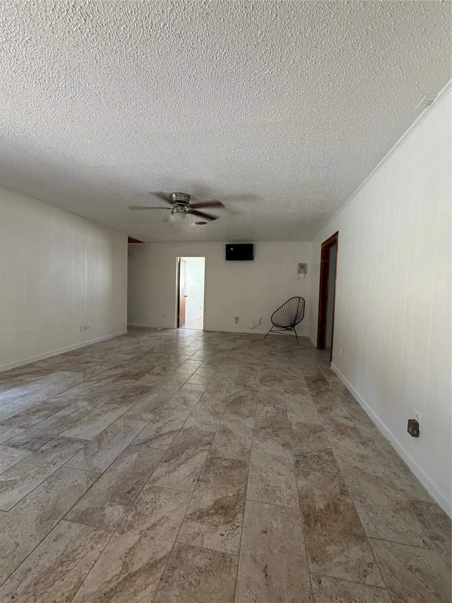 Single Family Residence For Sale in Hunt County , 2406 W Broadview Street, Greenville, Texas 75402, 4 Bedroom, 2 Bathroom, 2 Garage spaces, 1,750 Sqft, built in 1970, mls#21316441, Real Estate Agent in Greenville, Homes For Sale in Hunt county, Homes For Sale in Greenville, Realtor in Greenville Texas, Real Estate Brokerage Independent Realty Texas, Luminita Cordes Realtor