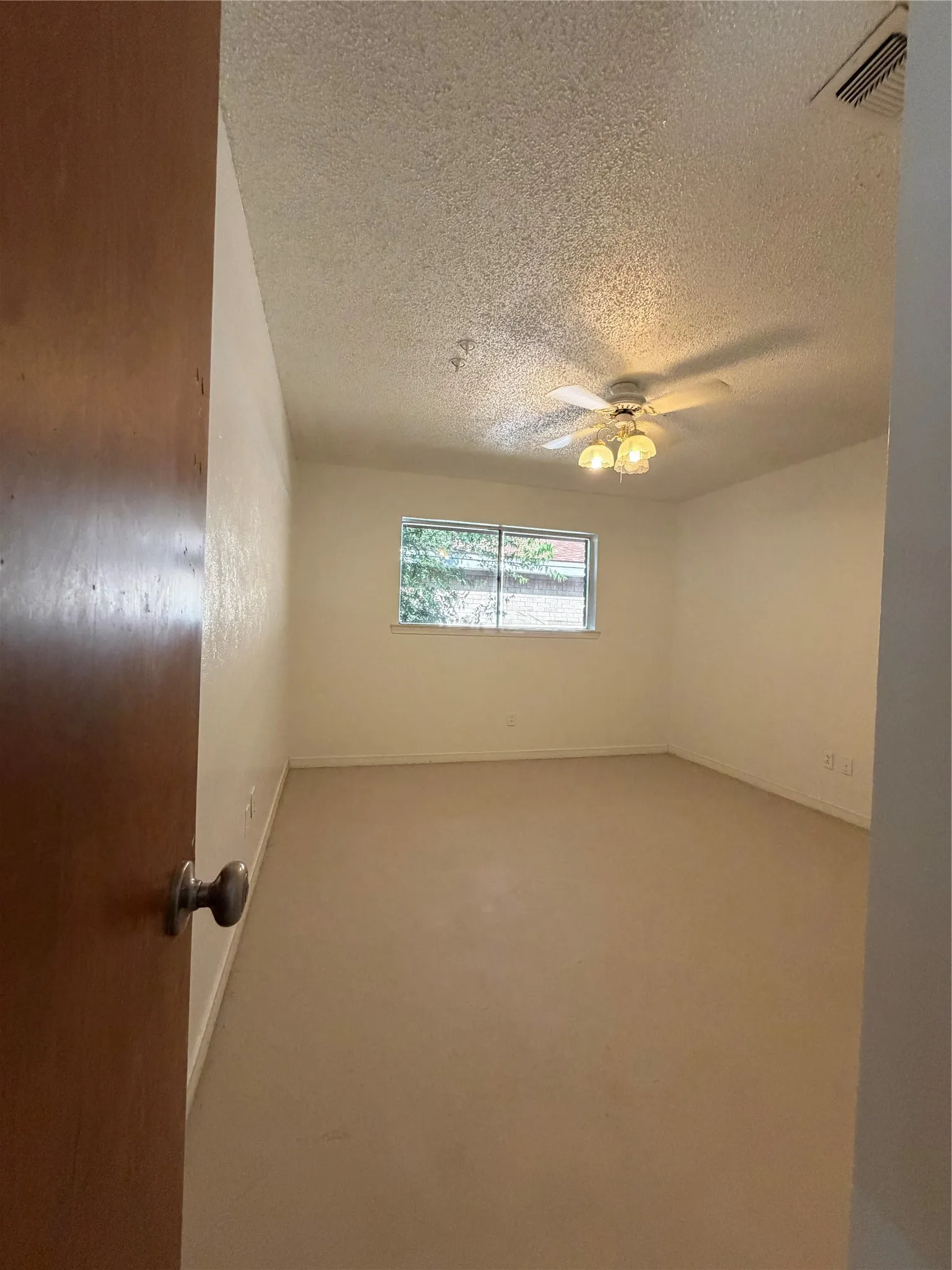 Single Family Residence For Sale in Hunt County , 2406 W Broadview Street, Greenville, Texas 75402, 4 Bedroom, 2 Bathroom, 2 Garage spaces, 1,750 Sqft, built in 1970, mls#21316441, Real Estate Agent in Greenville, Homes For Sale in Hunt county, Homes For Sale in Greenville, Realtor in Greenville Texas, Real Estate Brokerage Independent Realty Texas, Luminita Cordes Realtor