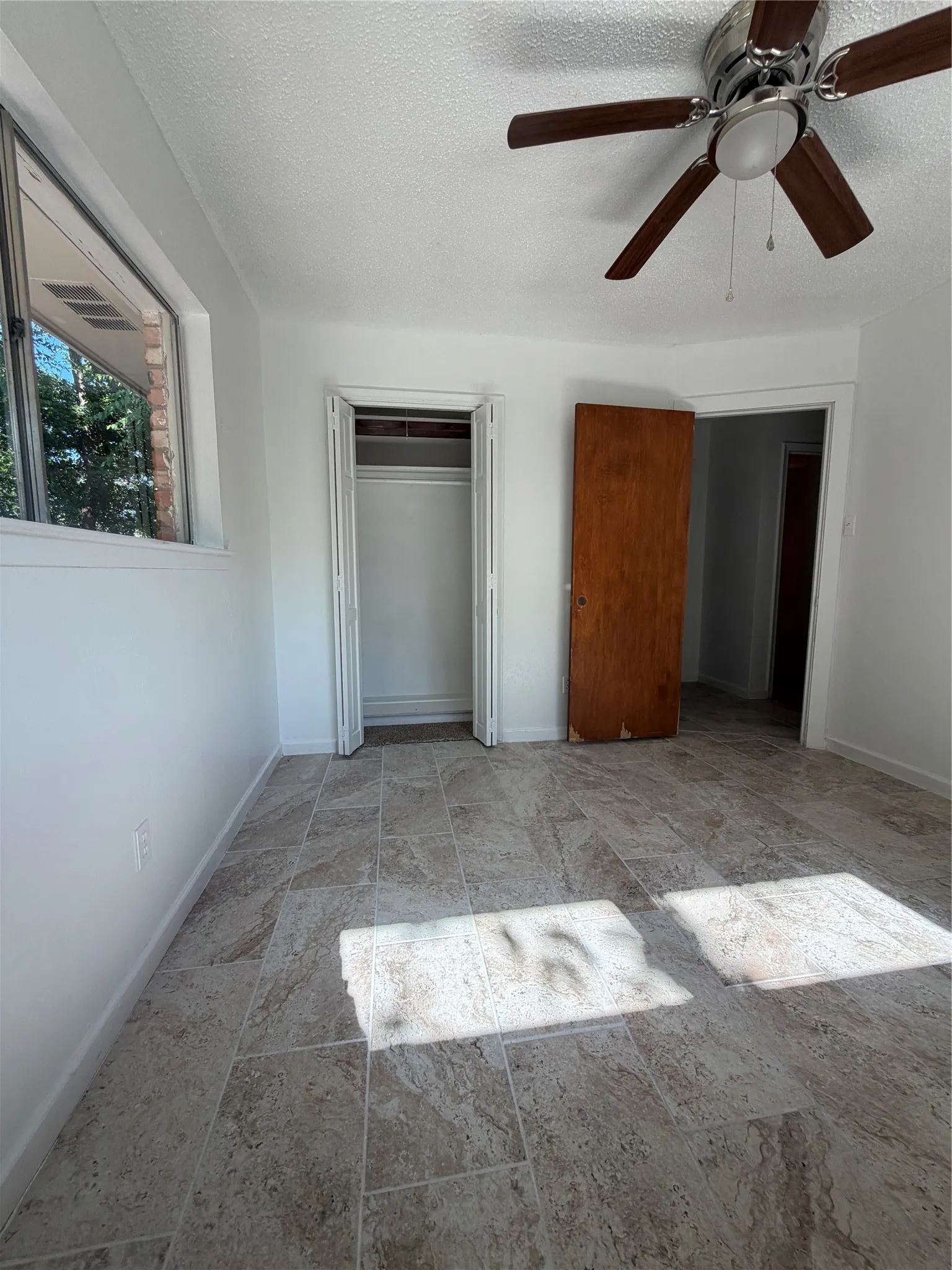 Single Family Residence For Sale in Hunt County , 2406 W Broadview Street, Greenville, Texas 75402, 4 Bedroom, 2 Bathroom, 2 Garage spaces, 1,750 Sqft, built in 1970, mls#21316441, Real Estate Agent in Greenville, Homes For Sale in Hunt county, Homes For Sale in Greenville, Realtor in Greenville Texas, Real Estate Brokerage Independent Realty Texas, Luminita Cordes Realtor