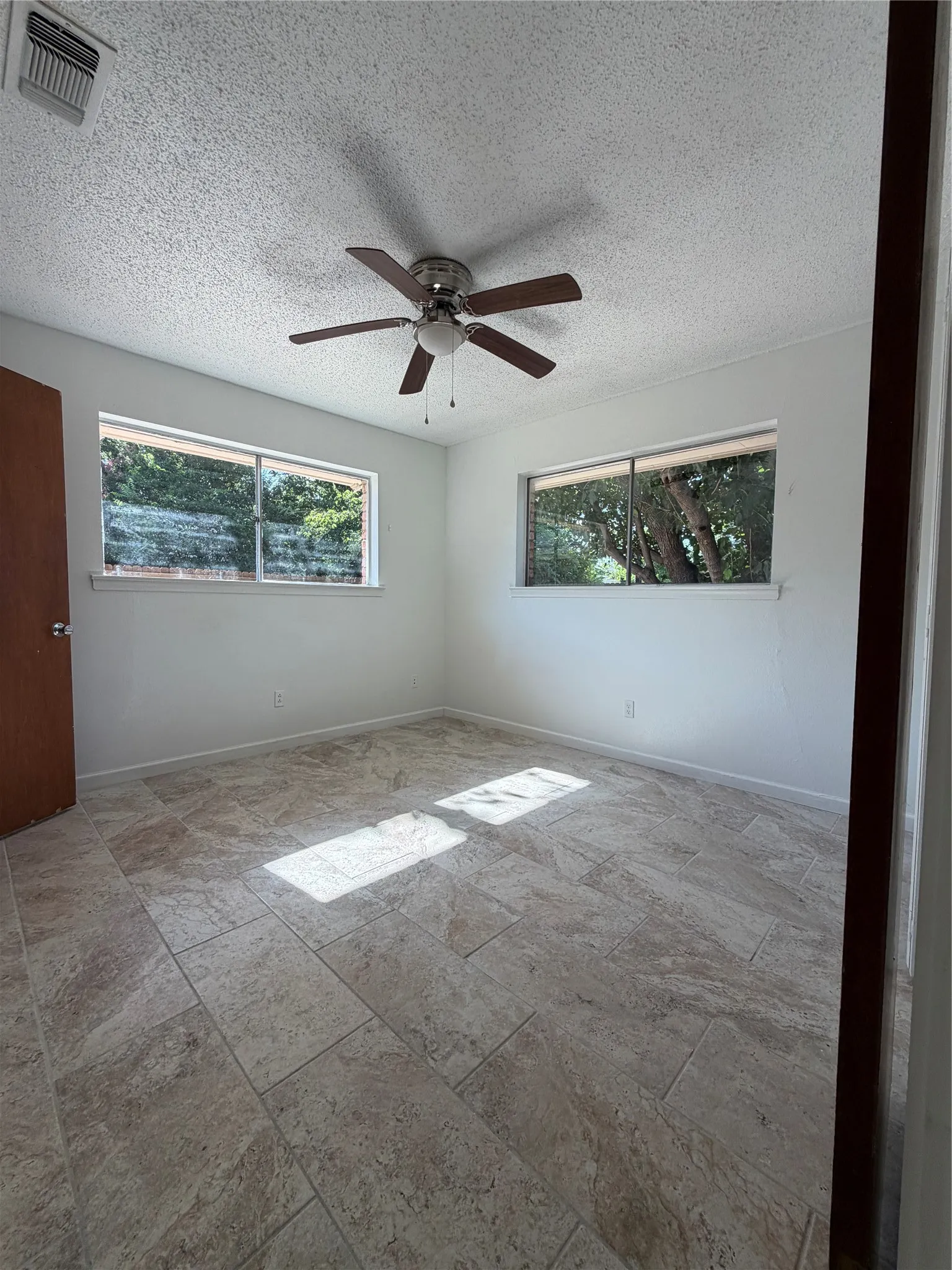 Single Family Residence For Sale in Hunt County , 2406 W Broadview Street, Greenville, Texas 75402, 4 Bedroom, 2 Bathroom, 2 Garage spaces, 1,750 Sqft, built in 1970, mls#21316441, Real Estate Agent in Greenville, Homes For Sale in Hunt county, Homes For Sale in Greenville, Realtor in Greenville Texas, Real Estate Brokerage Independent Realty Texas, Luminita Cordes Realtor