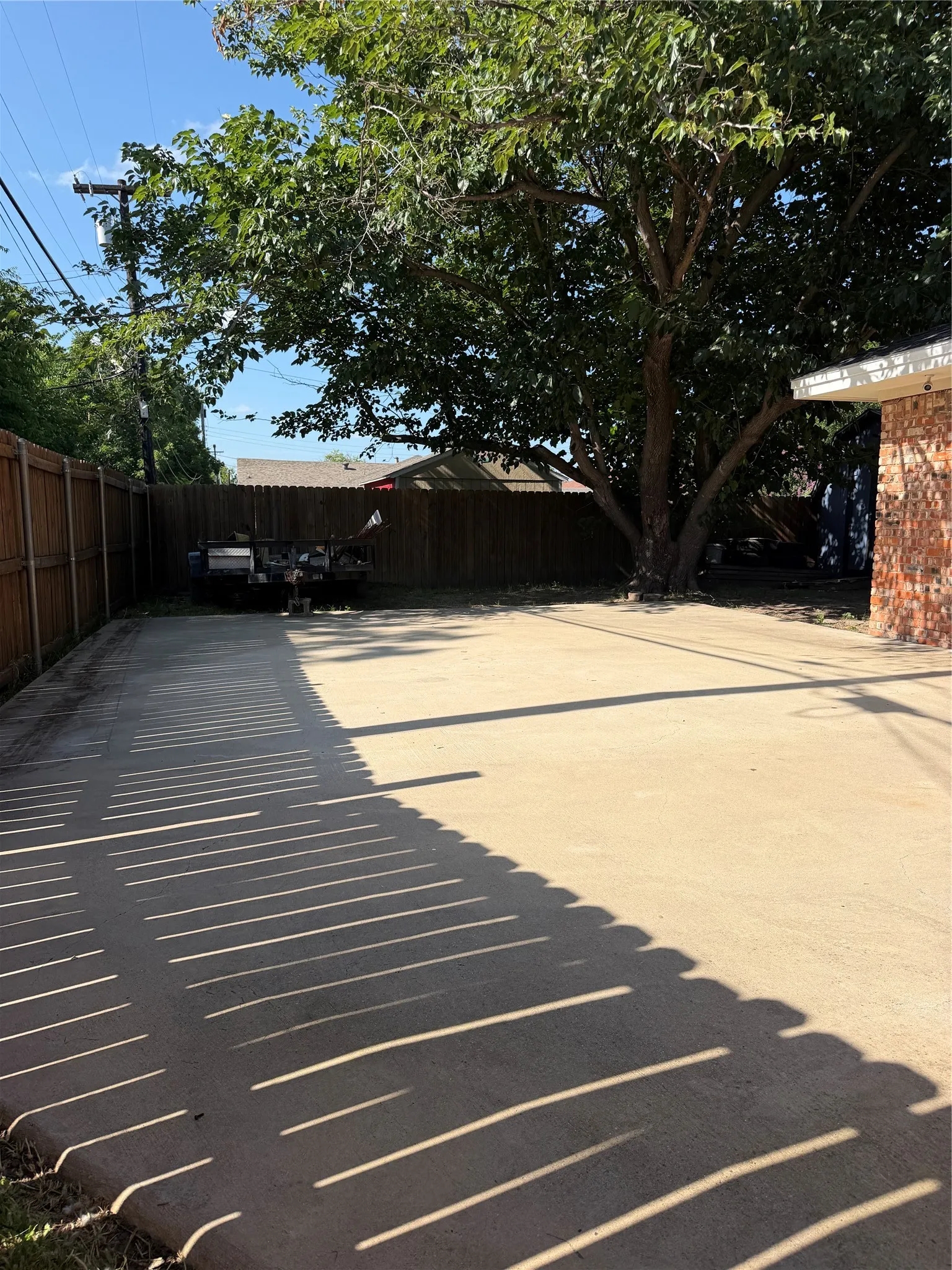 Single Family Residence For Sale in Hunt County , 2406 W Broadview Street, Greenville, Texas 75402, 4 Bedroom, 2 Bathroom, 2 Garage spaces, 1,750 Sqft, built in 1970, mls#21316441, Real Estate Agent in Greenville, Homes For Sale in Hunt county, Homes For Sale in Greenville, Realtor in Greenville Texas, Real Estate Brokerage Independent Realty Texas, Luminita Cordes Realtor