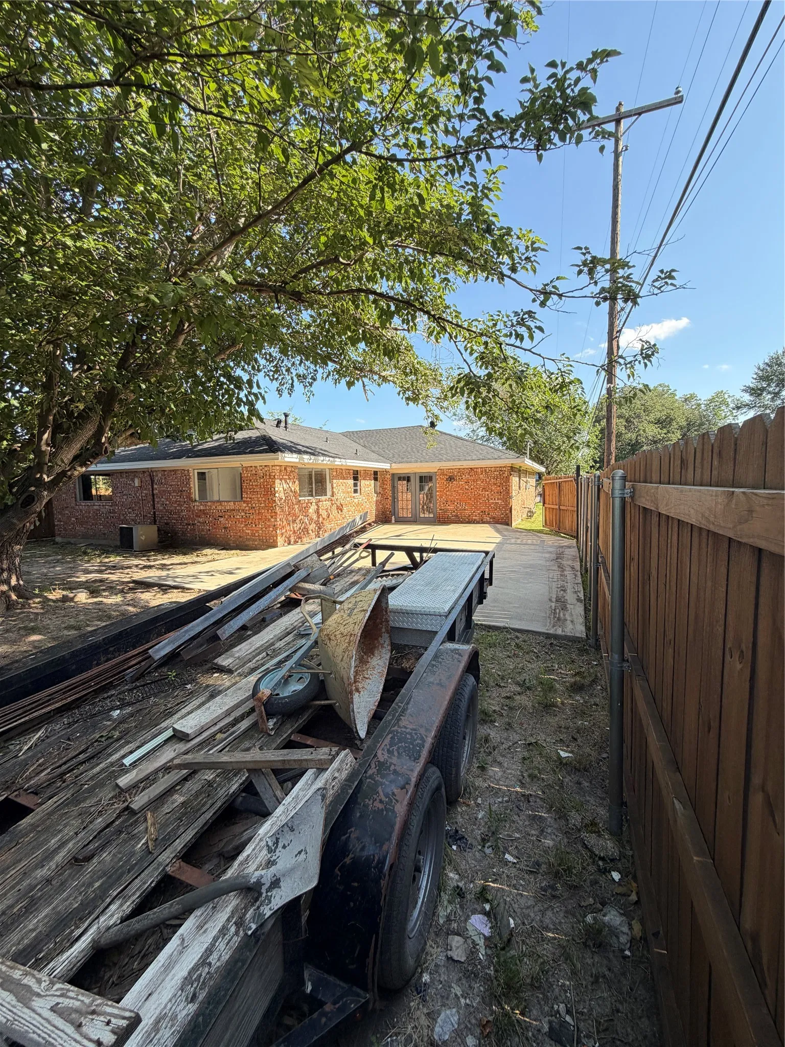 Single Family Residence For Sale in Hunt County , 2406 W Broadview Street, Greenville, Texas 75402, 4 Bedroom, 2 Bathroom, 2 Garage spaces, 1,750 Sqft, built in 1970, mls#21316441, Real Estate Agent in Greenville, Homes For Sale in Hunt county, Homes For Sale in Greenville, Realtor in Greenville Texas, Real Estate Brokerage Independent Realty Texas, Luminita Cordes Realtor