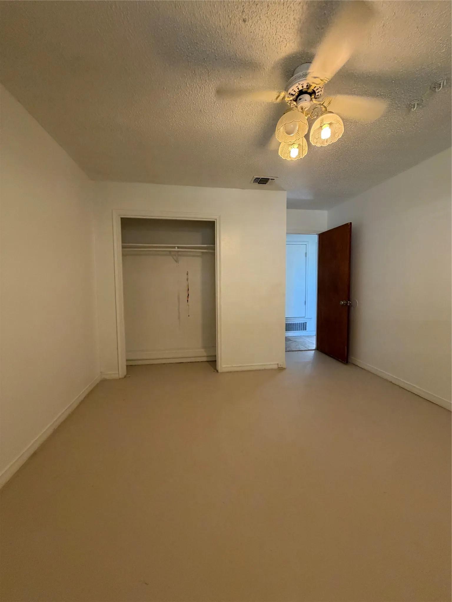 Single Family Residence For Sale in Hunt County , 2406 W Broadview Street, Greenville, Texas 75402, 4 Bedroom, 2 Bathroom, 2 Garage spaces, 1,750 Sqft, built in 1970, mls#21316441, Real Estate Agent in Greenville, Homes For Sale in Hunt county, Homes For Sale in Greenville, Realtor in Greenville Texas, Real Estate Brokerage Independent Realty Texas, Luminita Cordes Realtor