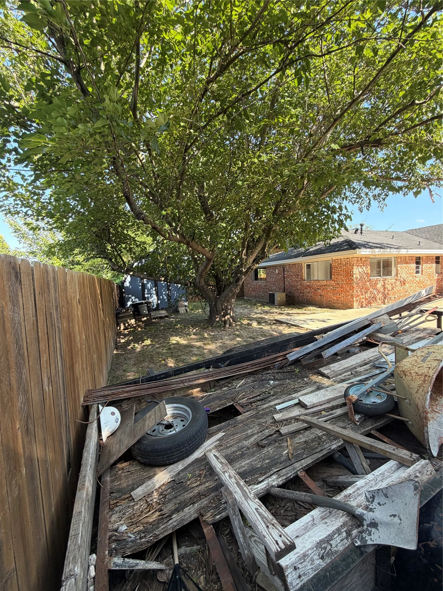 Single Family Residence For Sale in Hunt County , 2406 W Broadview Street, Greenville, Texas 75402, 4 Bedroom, 2 Bathroom, 2 Garage spaces, 1,750 Sqft, built in 1970, mls#21316441, Real Estate Agent in Greenville, Homes For Sale in Hunt county, Homes For Sale in Greenville, Realtor in Greenville Texas, Real Estate Brokerage Independent Realty Texas, Luminita Cordes Realtor