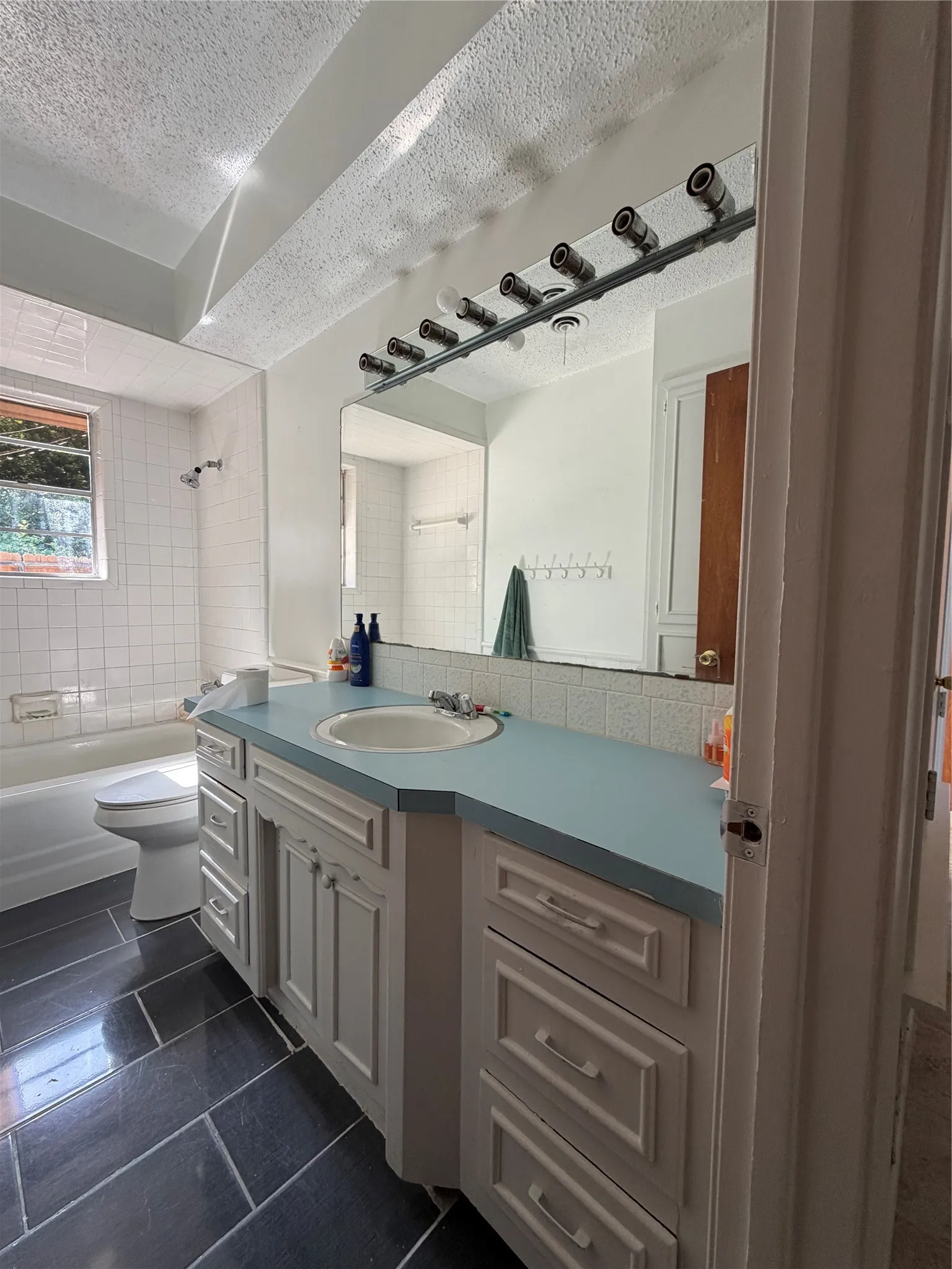 Single Family Residence For Sale in Hunt County , 2406 W Broadview Street, Greenville, Texas 75402, 4 Bedroom, 2 Bathroom, 2 Garage spaces, 1,750 Sqft, built in 1970, mls#21316441, Real Estate Agent in Greenville, Homes For Sale in Hunt county, Homes For Sale in Greenville, Realtor in Greenville Texas, Real Estate Brokerage Independent Realty Texas, Luminita Cordes Realtor