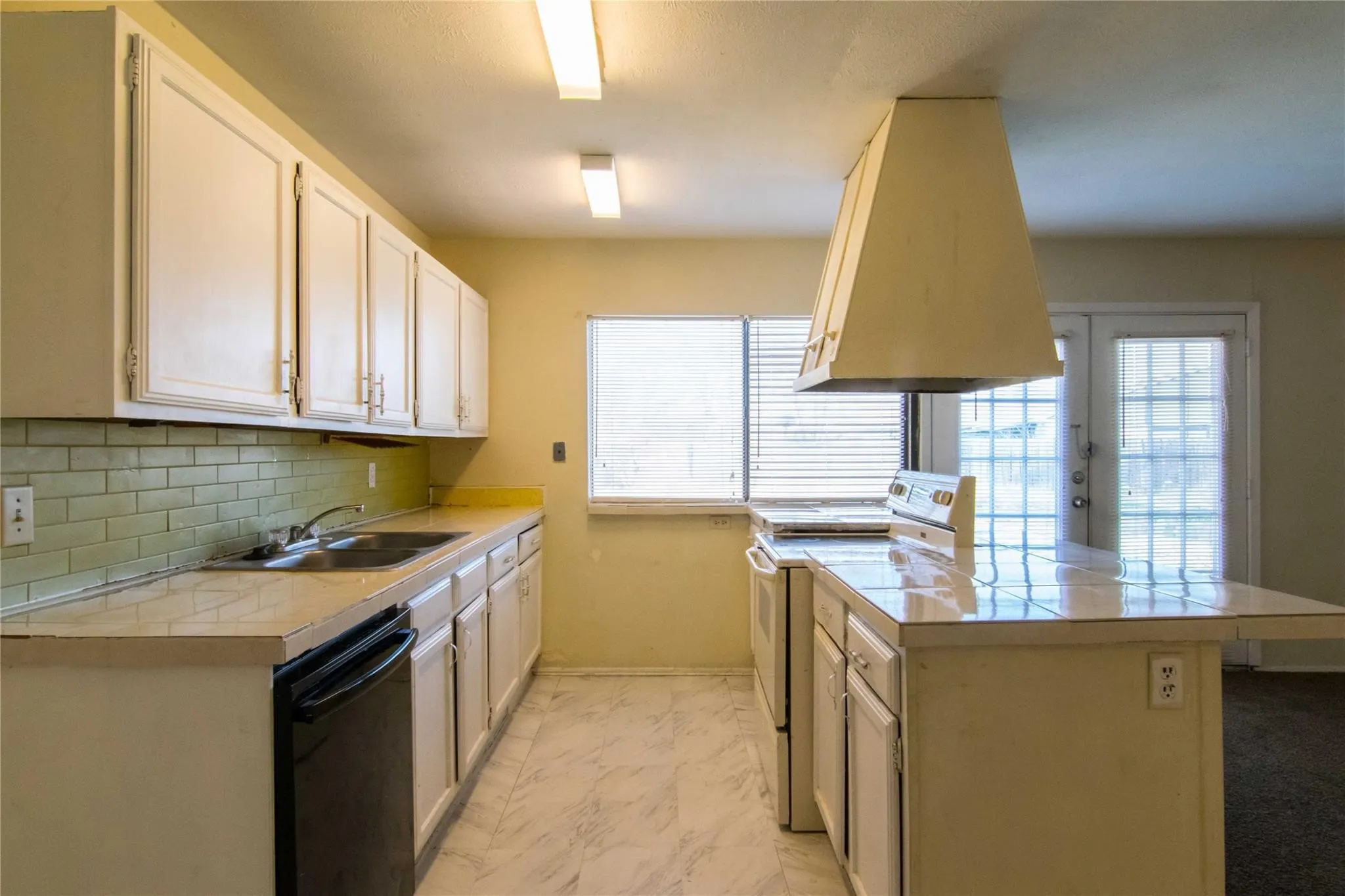 Single Family Residence For Rent in Dallas County , 617 Via Del Sur, Mesquite, Texas 75150, 4 Bedroom, 2 Bathroom, 2 Garage spaces, 1,711 Sqft, built in 1979, mls#21316475, Real Estate Agent in Mesquite, Homes For Rent in Dallas county, Homes For Rent in Mesquite, Realtor in Mesquite Texas, Real Estate Brokerage Independent Realty Texas, Luminita Cordes Realtor