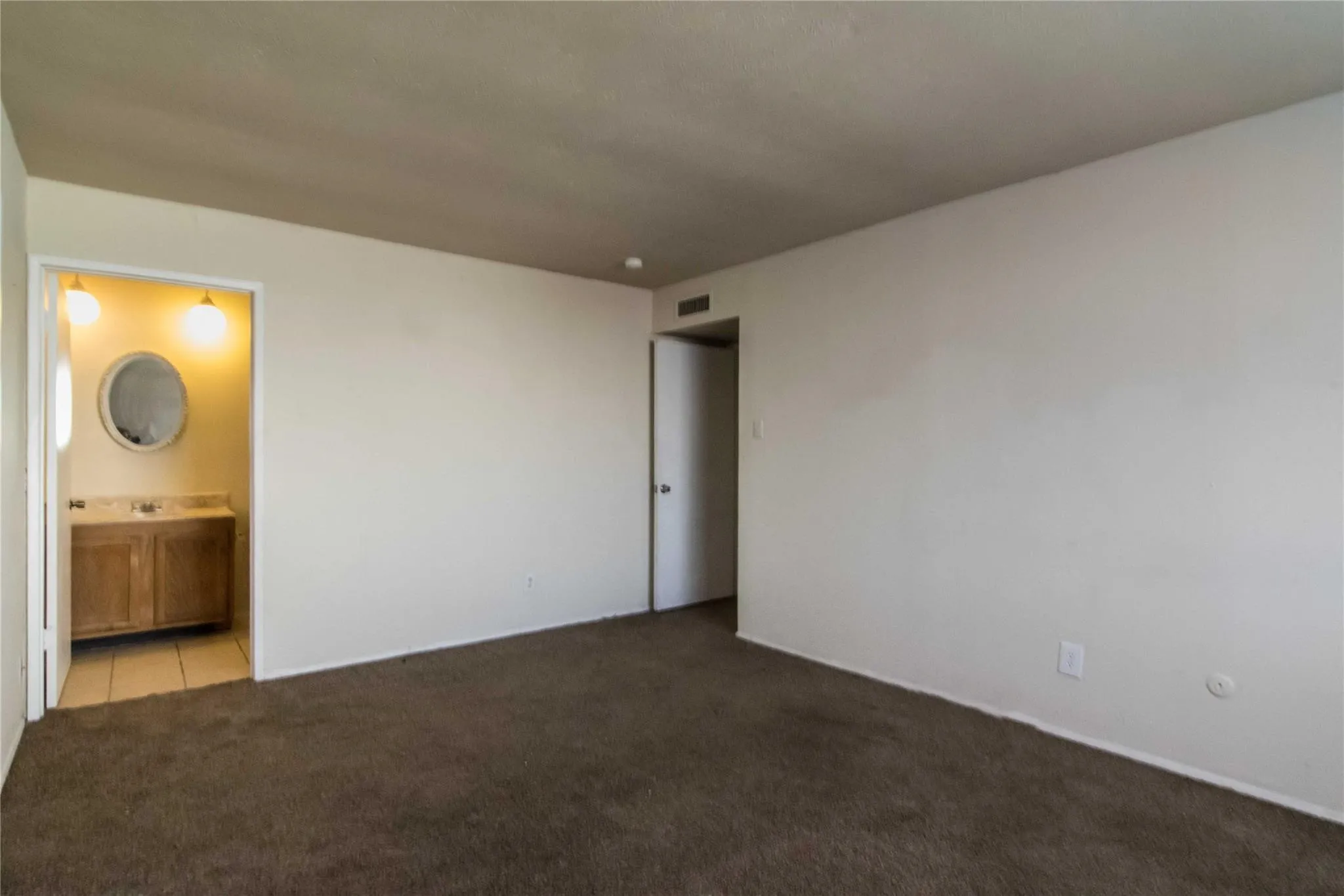 Single Family Residence For Rent in Dallas County , 617 Via Del Sur, Mesquite, Texas 75150, 4 Bedroom, 2 Bathroom, 2 Garage spaces, 1,711 Sqft, built in 1979, mls#21316475, Real Estate Agent in Mesquite, Homes For Rent in Dallas county, Homes For Rent in Mesquite, Realtor in Mesquite Texas, Real Estate Brokerage Independent Realty Texas, Luminita Cordes Realtor