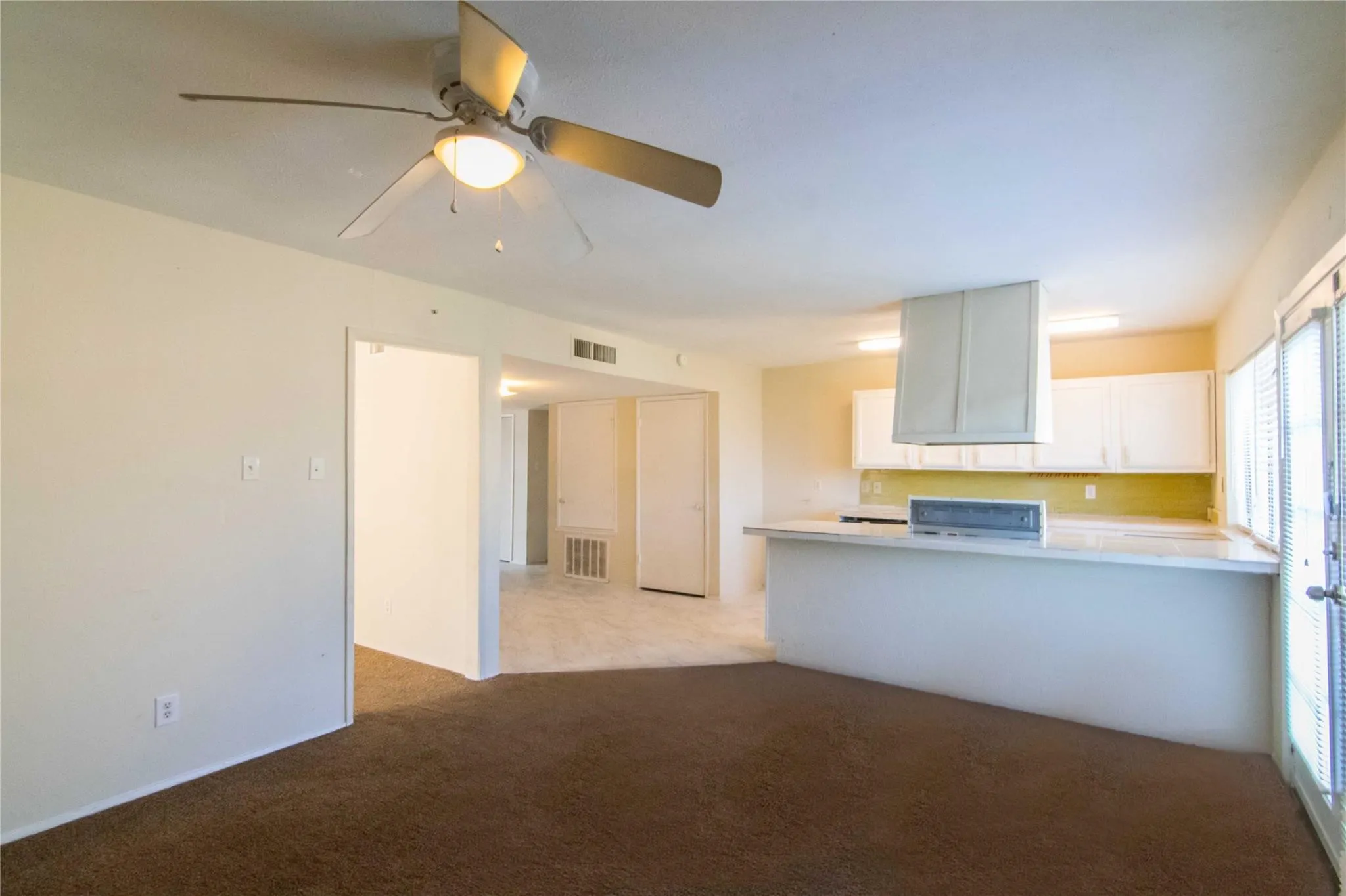 Single Family Residence For Rent in Dallas County , 617 Via Del Sur, Mesquite, Texas 75150, 4 Bedroom, 2 Bathroom, 2 Garage spaces, 1,711 Sqft, built in 1979, mls#21316475, Real Estate Agent in Mesquite, Homes For Rent in Dallas county, Homes For Rent in Mesquite, Realtor in Mesquite Texas, Real Estate Brokerage Independent Realty Texas, Luminita Cordes Realtor