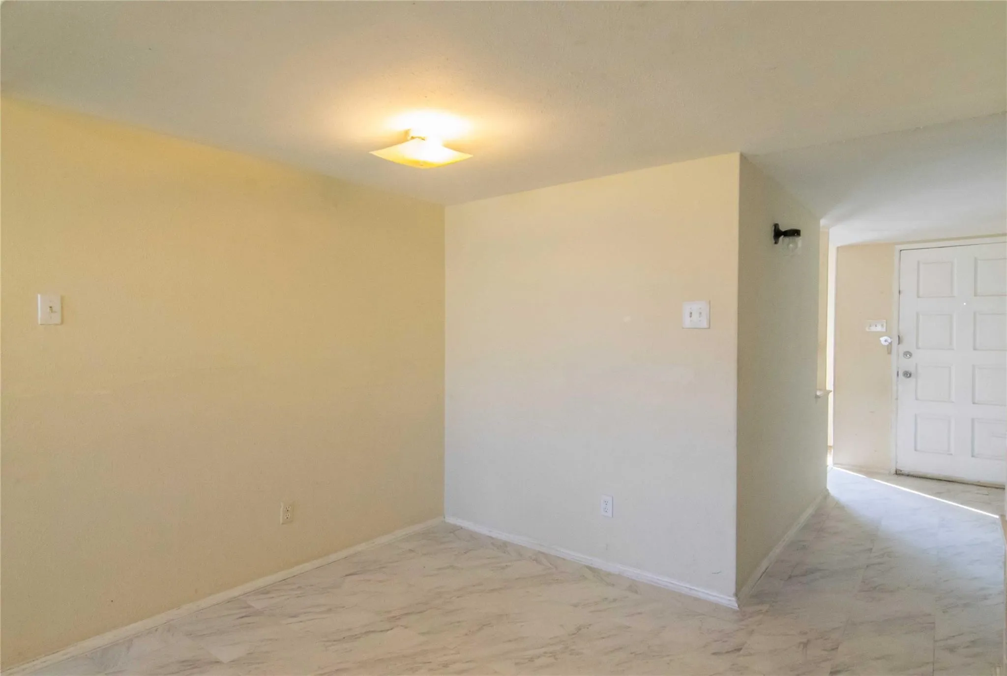 Single Family Residence For Rent in Dallas County , 617 Via Del Sur, Mesquite, Texas 75150, 4 Bedroom, 2 Bathroom, 2 Garage spaces, 1,711 Sqft, built in 1979, mls#21316475, Real Estate Agent in Mesquite, Homes For Rent in Dallas county, Homes For Rent in Mesquite, Realtor in Mesquite Texas, Real Estate Brokerage Independent Realty Texas, Luminita Cordes Realtor
