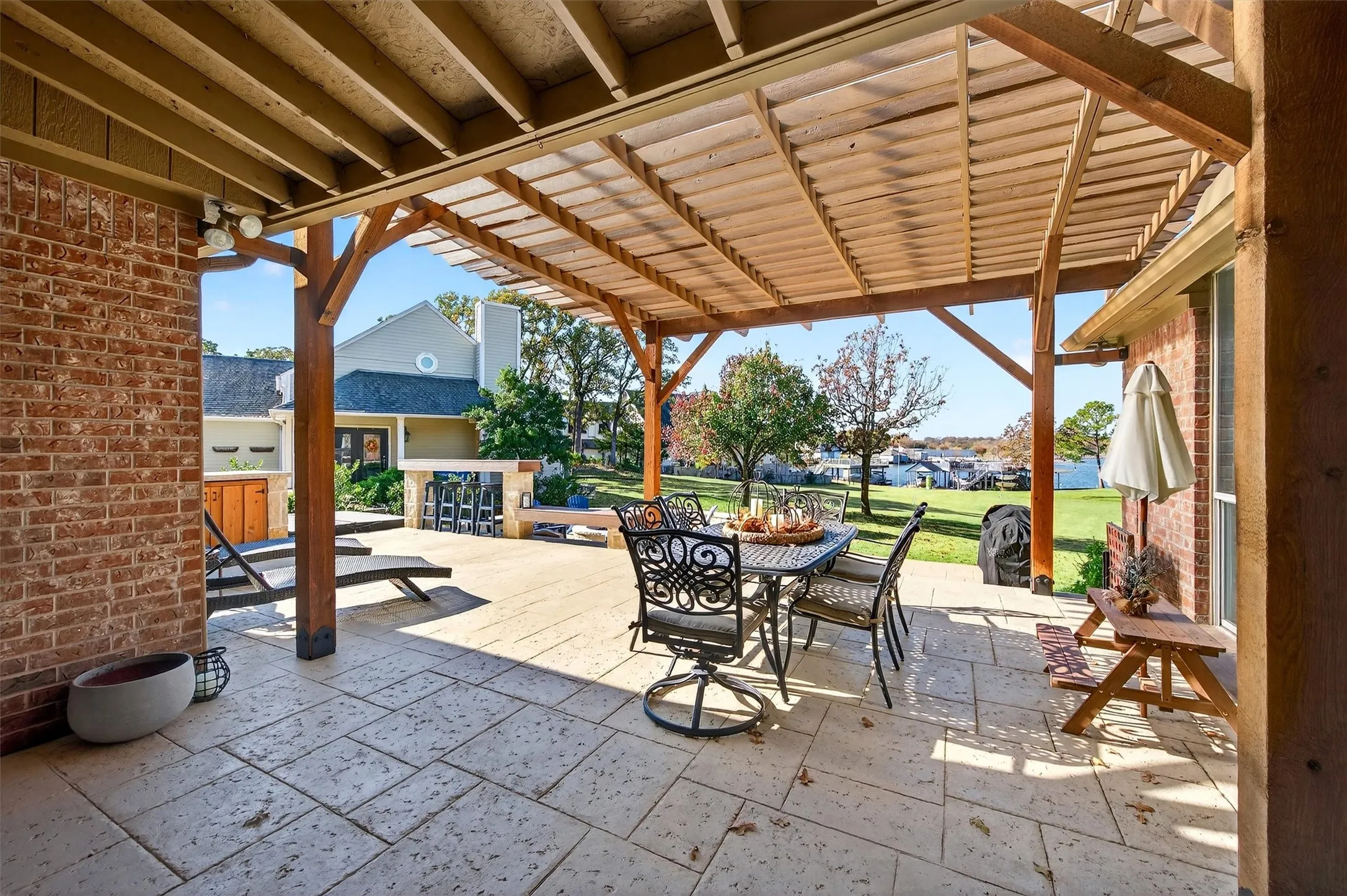 Single Family Residence For Sale in Cooke County , 100 Mohawk Cove, Lake Kiowa, Texas 76240, 3 Bedroom, 3 Bathroom, 2 Garage spaces, 2,550 Sqft, built in 1994, mls#21316302, Real Estate Agent in Lake Kiowa, Homes For Sale in Cooke county, Homes For Sale in Lake Kiowa, Realtor in Lake Kiowa Texas, Real Estate Brokerage Independent Realty Texas, Luminita Cordes Realtor