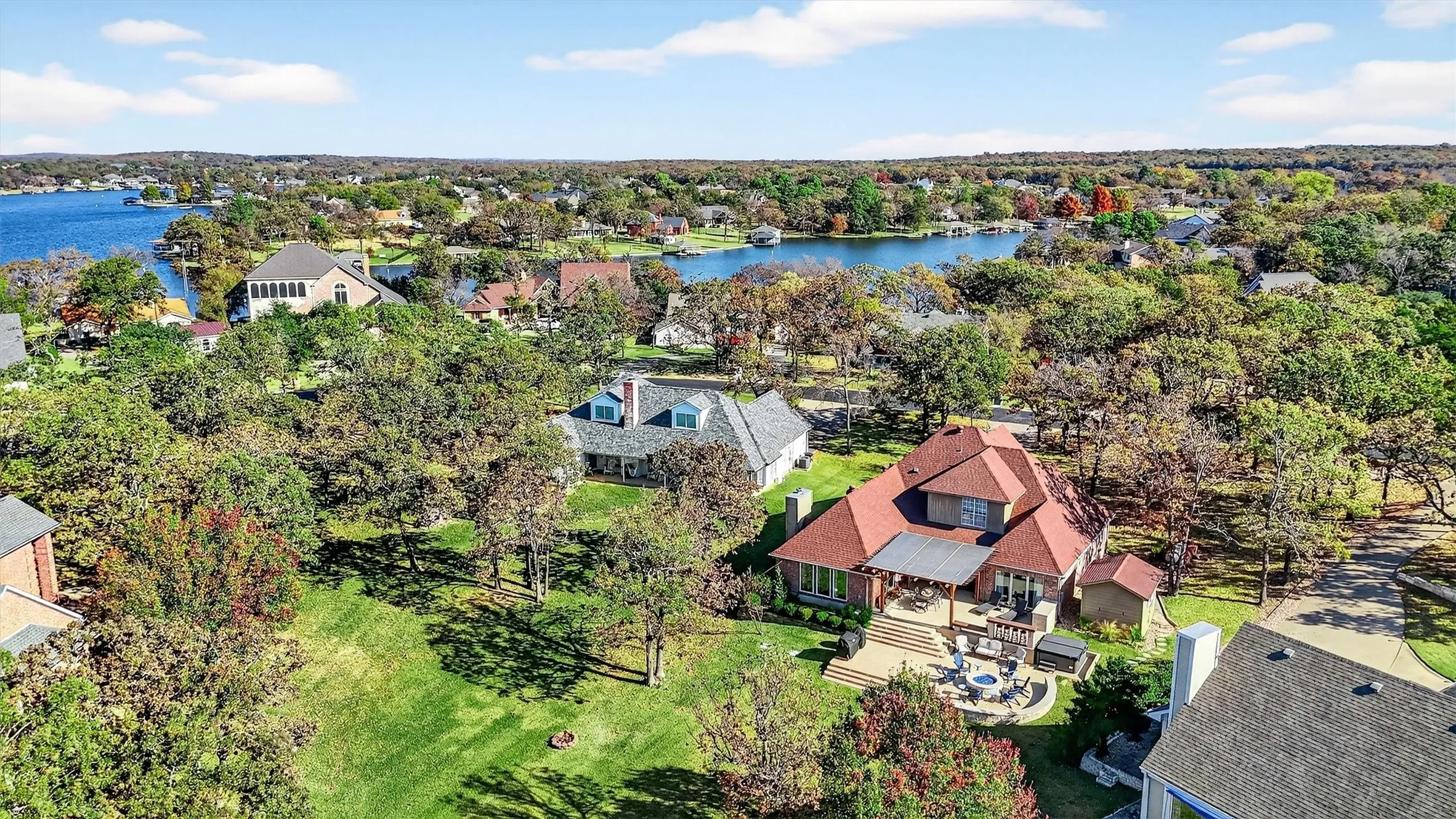 Single Family Residence For Sale in Cooke County , 100 Mohawk Cove, Lake Kiowa, Texas 76240, 3 Bedroom, 3 Bathroom, 2 Garage spaces, 2,550 Sqft, built in 1994, mls#21316302, Real Estate Agent in Lake Kiowa, Homes For Sale in Cooke county, Homes For Sale in Lake Kiowa, Realtor in Lake Kiowa Texas, Real Estate Brokerage Independent Realty Texas, Luminita Cordes Realtor