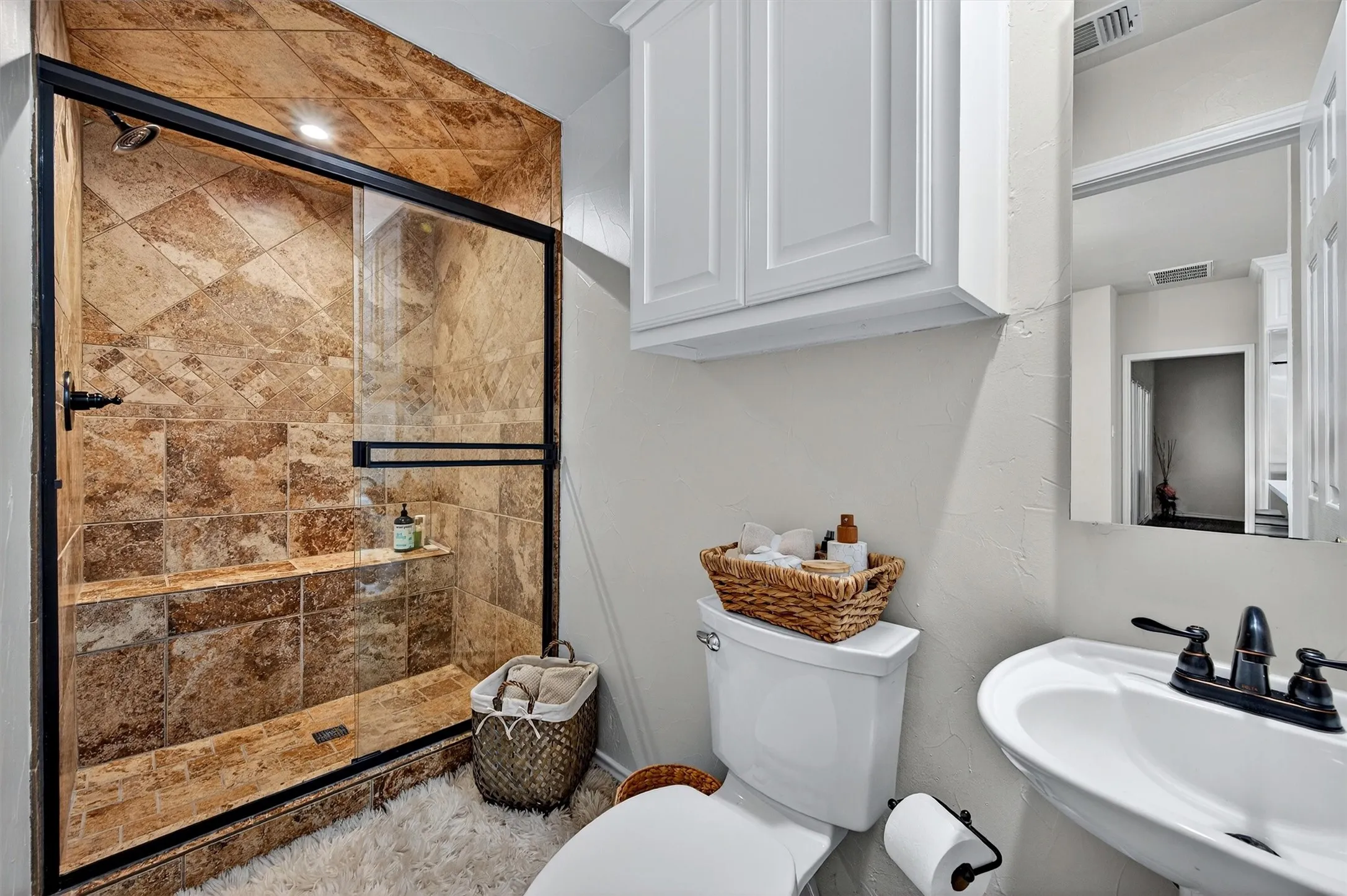 Full Downstairs Guest Bath