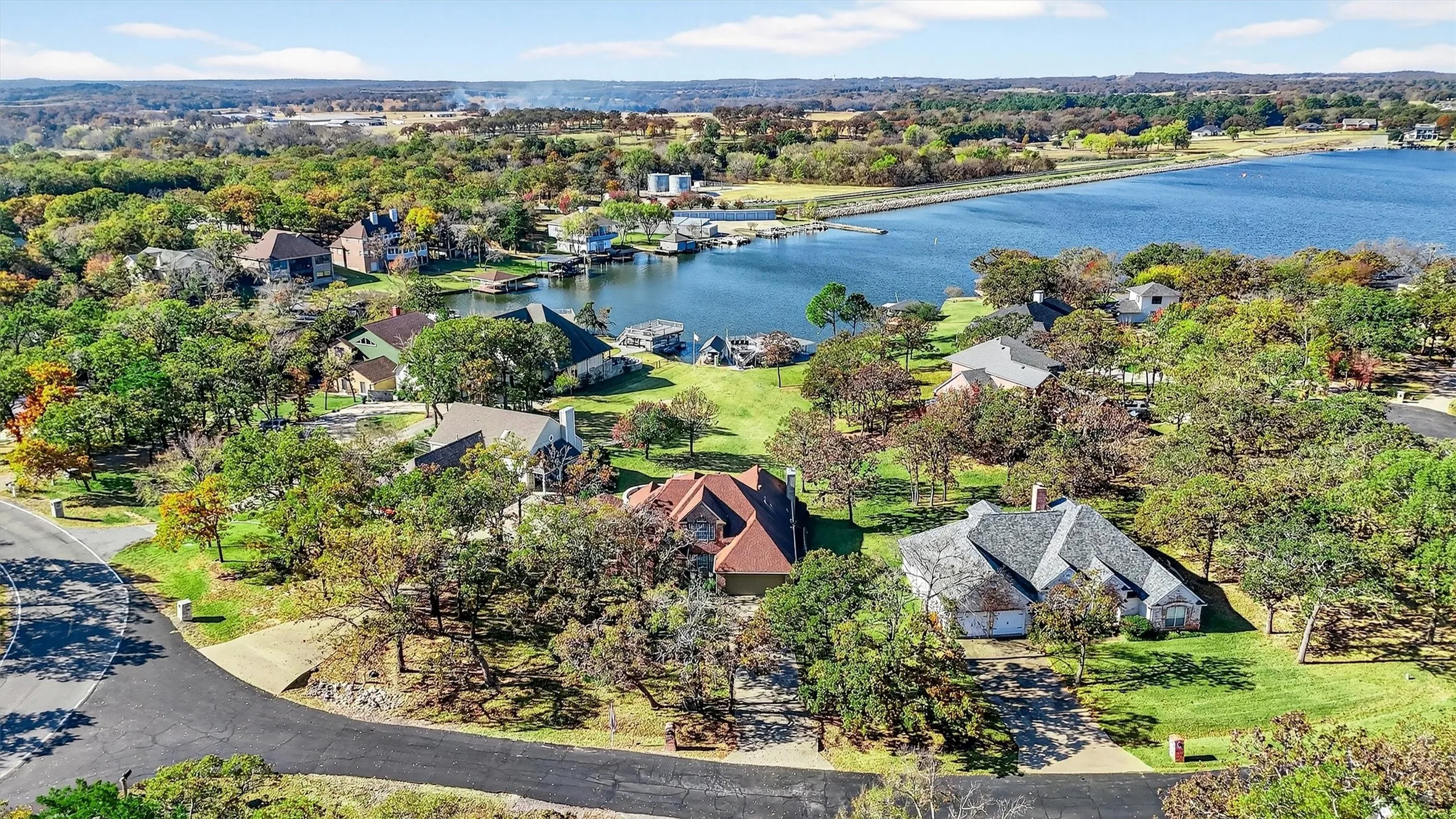 Single Family Residence For Sale in Cooke County , 100 Mohawk Cove, Lake Kiowa, Texas 76240, 3 Bedroom, 3 Bathroom, 2 Garage spaces, 2,550 Sqft, built in 1994, mls#21316302, Real Estate Agent in Lake Kiowa, Homes For Sale in Cooke county, Homes For Sale in Lake Kiowa, Realtor in Lake Kiowa Texas, Real Estate Brokerage Independent Realty Texas, Luminita Cordes Realtor