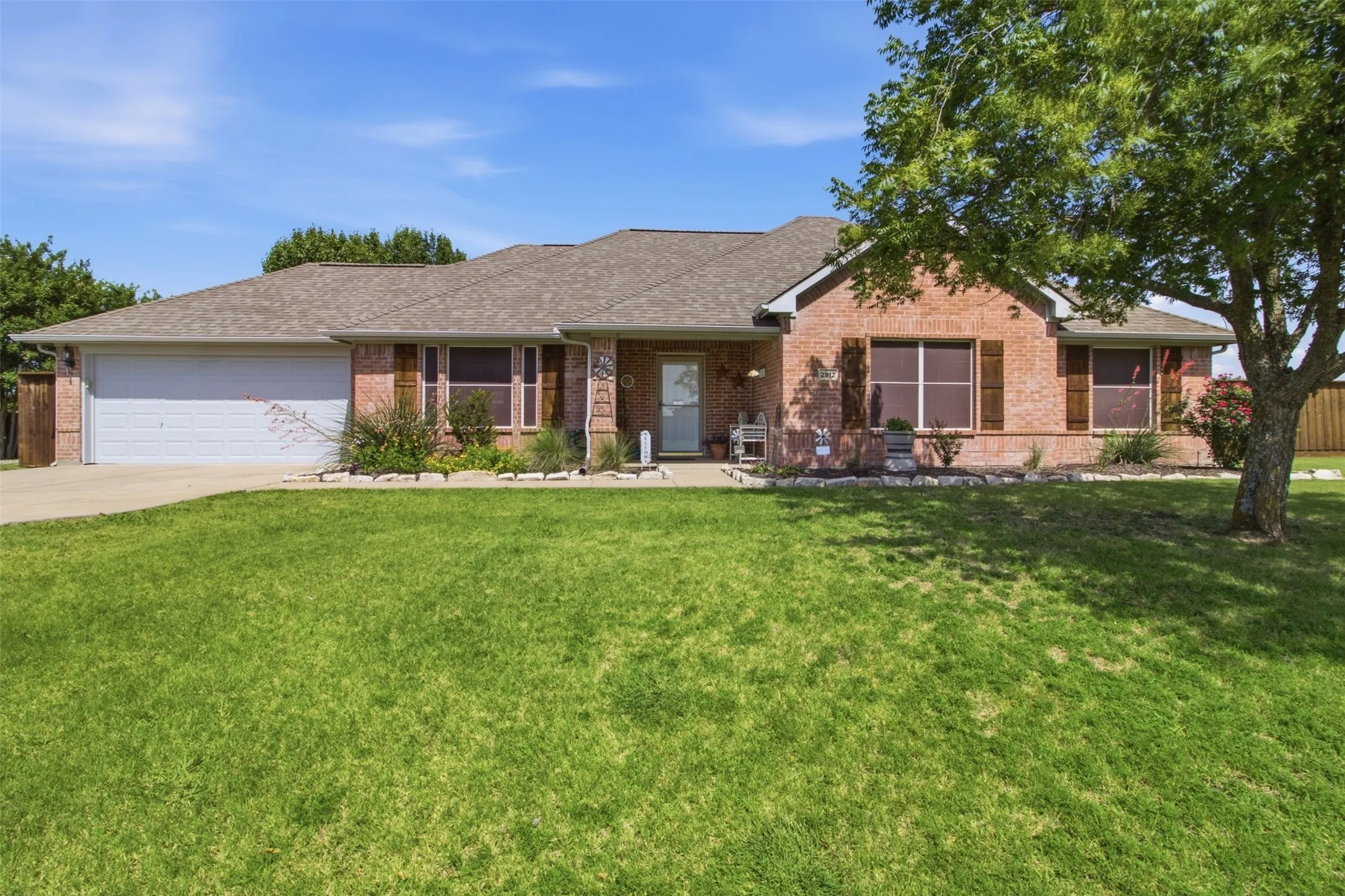 Single Family Residence For Sale in Collin County , 2912 Thousand Oaks Drive, Anna, Texas 75409, 4 Bedroom, 2 Bathroom, 2 Garage spaces, 2,104 Sqft, built in 2002, mls#21316463, Real Estate Agent in Anna, Homes For Sale in Collin county, Homes For Sale in Anna, Realtor in Anna Texas, Real Estate Brokerage Independent Realty Texas, Luminita Cordes Realtor