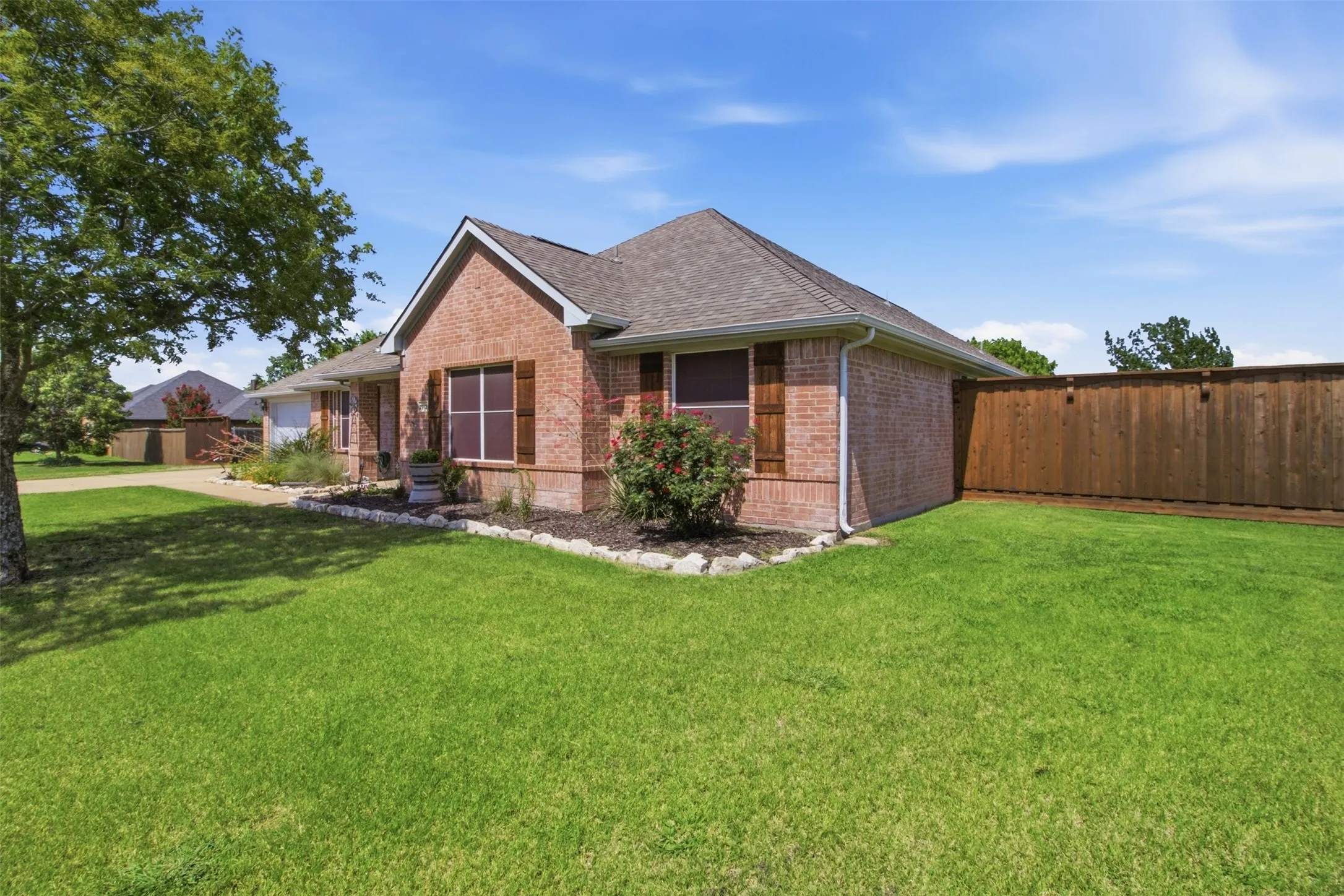 Single Family Residence For Sale in Collin County , 2912 Thousand Oaks Drive, Anna, Texas 75409, 4 Bedroom, 2 Bathroom, 2 Garage spaces, 2,104 Sqft, built in 2002, mls#21316463, Real Estate Agent in Anna, Homes For Sale in Collin county, Homes For Sale in Anna, Realtor in Anna Texas, Real Estate Brokerage Independent Realty Texas, Luminita Cordes Realtor