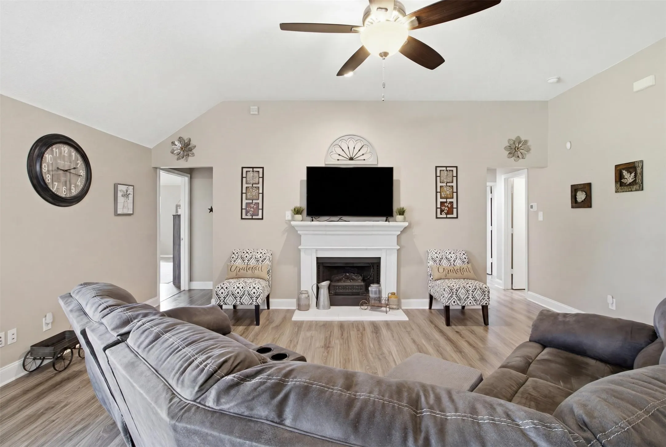 Single Family Residence For Sale in Collin County , 2912 Thousand Oaks Drive, Anna, Texas 75409, 4 Bedroom, 2 Bathroom, 2 Garage spaces, 2,104 Sqft, built in 2002, mls#21316463, Real Estate Agent in Anna, Homes For Sale in Collin county, Homes For Sale in Anna, Realtor in Anna Texas, Real Estate Brokerage Independent Realty Texas, Luminita Cordes Realtor