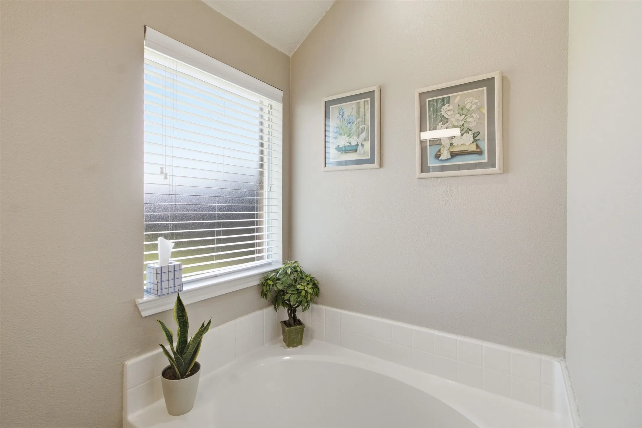 Single Family Residence For Sale in Collin County , 2912 Thousand Oaks Drive, Anna, Texas 75409, 4 Bedroom, 2 Bathroom, 2 Garage spaces, 2,104 Sqft, built in 2002, mls#21316463, Real Estate Agent in Anna, Homes For Sale in Collin county, Homes For Sale in Anna, Realtor in Anna Texas, Real Estate Brokerage Independent Realty Texas, Luminita Cordes Realtor