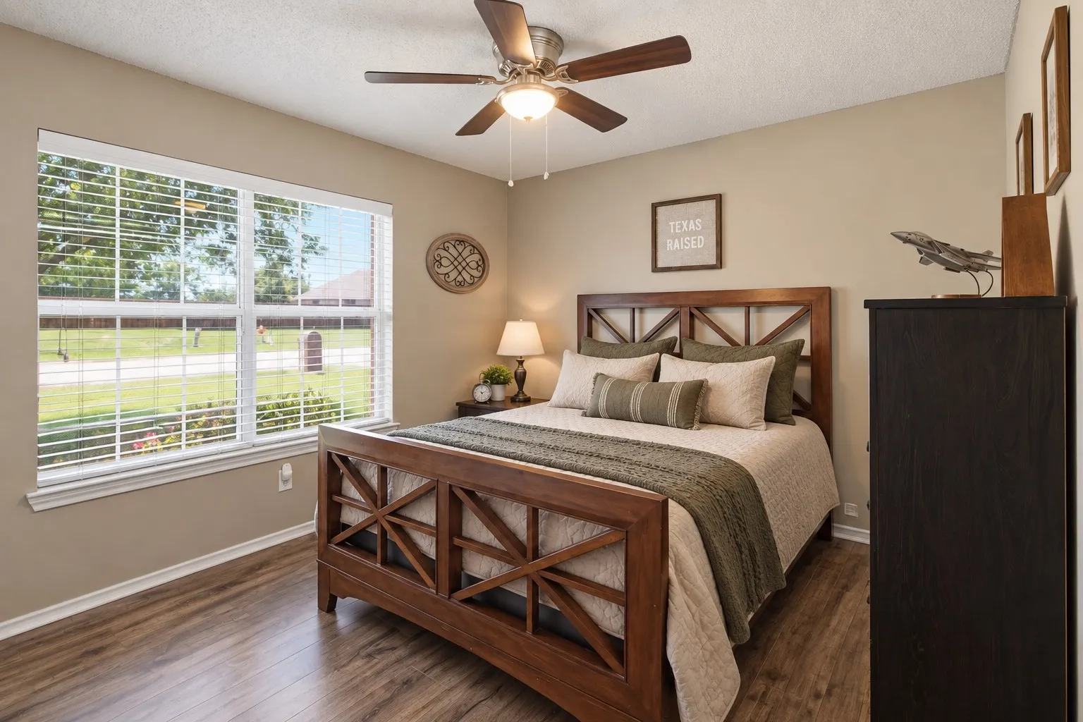 Single Family Residence For Sale in Collin County , 2912 Thousand Oaks Drive, Anna, Texas 75409, 4 Bedroom, 2 Bathroom, 2 Garage spaces, 2,104 Sqft, built in 2002, mls#21316463, Real Estate Agent in Anna, Homes For Sale in Collin county, Homes For Sale in Anna, Realtor in Anna Texas, Real Estate Brokerage Independent Realty Texas, Luminita Cordes Realtor