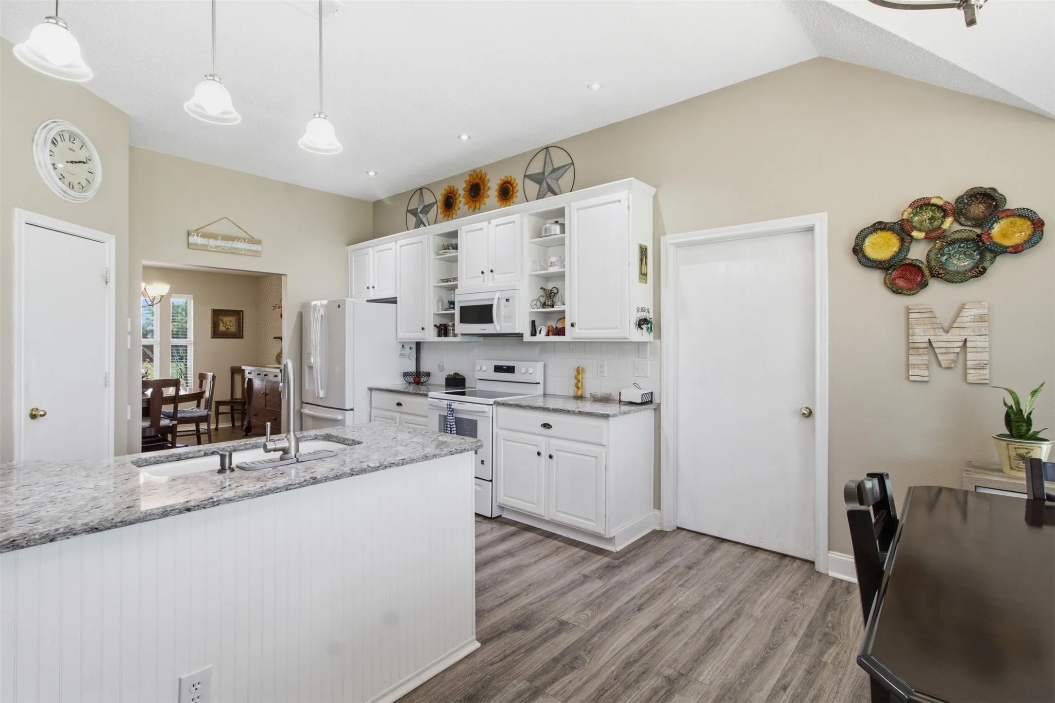 Single Family Residence For Sale in Collin County , 2912 Thousand Oaks Drive, Anna, Texas 75409, 4 Bedroom, 2 Bathroom, 2 Garage spaces, 2,104 Sqft, built in 2002, mls#21316463, Real Estate Agent in Anna, Homes For Sale in Collin county, Homes For Sale in Anna, Realtor in Anna Texas, Real Estate Brokerage Independent Realty Texas, Luminita Cordes Realtor