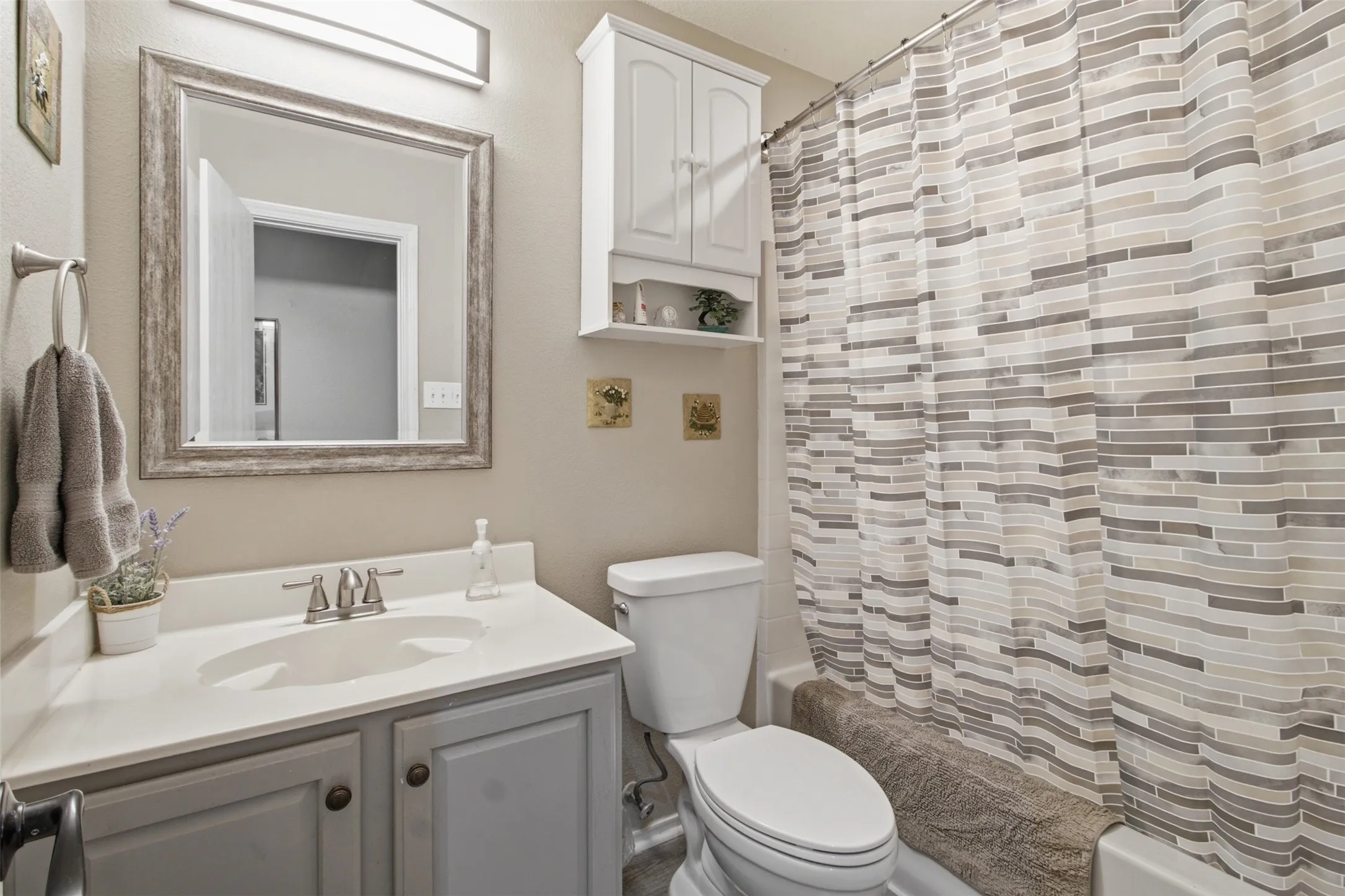 Single Family Residence For Sale in Collin County , 2912 Thousand Oaks Drive, Anna, Texas 75409, 4 Bedroom, 2 Bathroom, 2 Garage spaces, 2,104 Sqft, built in 2002, mls#21316463, Real Estate Agent in Anna, Homes For Sale in Collin county, Homes For Sale in Anna, Realtor in Anna Texas, Real Estate Brokerage Independent Realty Texas, Luminita Cordes Realtor