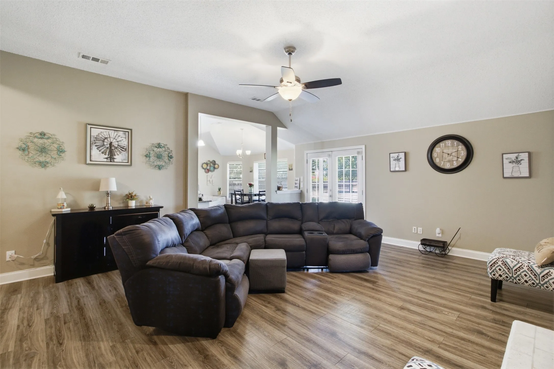 Single Family Residence For Sale in Collin County , 2912 Thousand Oaks Drive, Anna, Texas 75409, 4 Bedroom, 2 Bathroom, 2 Garage spaces, 2,104 Sqft, built in 2002, mls#21316463, Real Estate Agent in Anna, Homes For Sale in Collin county, Homes For Sale in Anna, Realtor in Anna Texas, Real Estate Brokerage Independent Realty Texas, Luminita Cordes Realtor