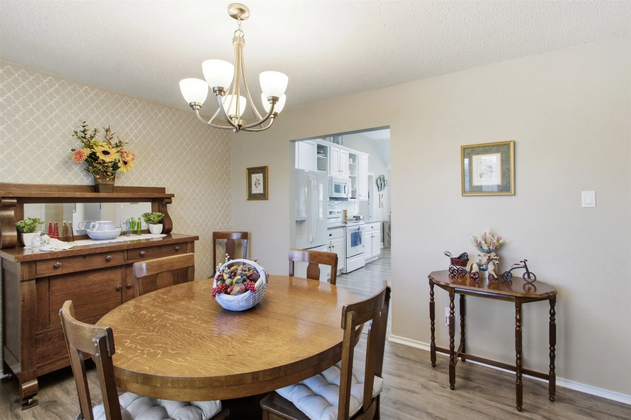 Single Family Residence For Sale in Collin County , 2912 Thousand Oaks Drive, Anna, Texas 75409, 4 Bedroom, 2 Bathroom, 2 Garage spaces, 2,104 Sqft, built in 2002, mls#21316463, Real Estate Agent in Anna, Homes For Sale in Collin county, Homes For Sale in Anna, Realtor in Anna Texas, Real Estate Brokerage Independent Realty Texas, Luminita Cordes Realtor