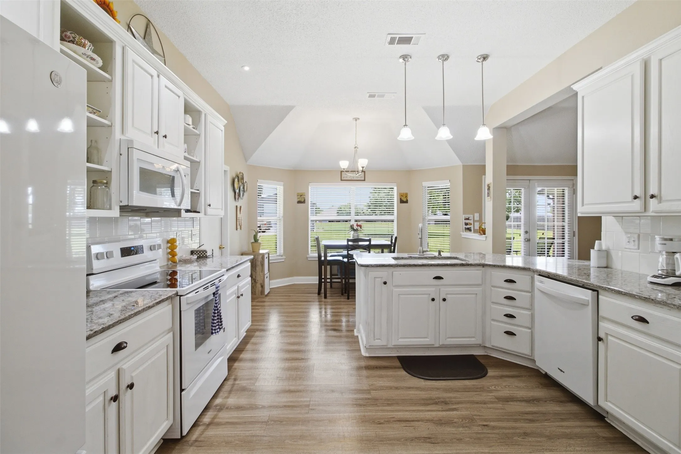 Single Family Residence For Sale in Collin County , 2912 Thousand Oaks Drive, Anna, Texas 75409, 4 Bedroom, 2 Bathroom, 2 Garage spaces, 2,104 Sqft, built in 2002, mls#21316463, Real Estate Agent in Anna, Homes For Sale in Collin county, Homes For Sale in Anna, Realtor in Anna Texas, Real Estate Brokerage Independent Realty Texas, Luminita Cordes Realtor