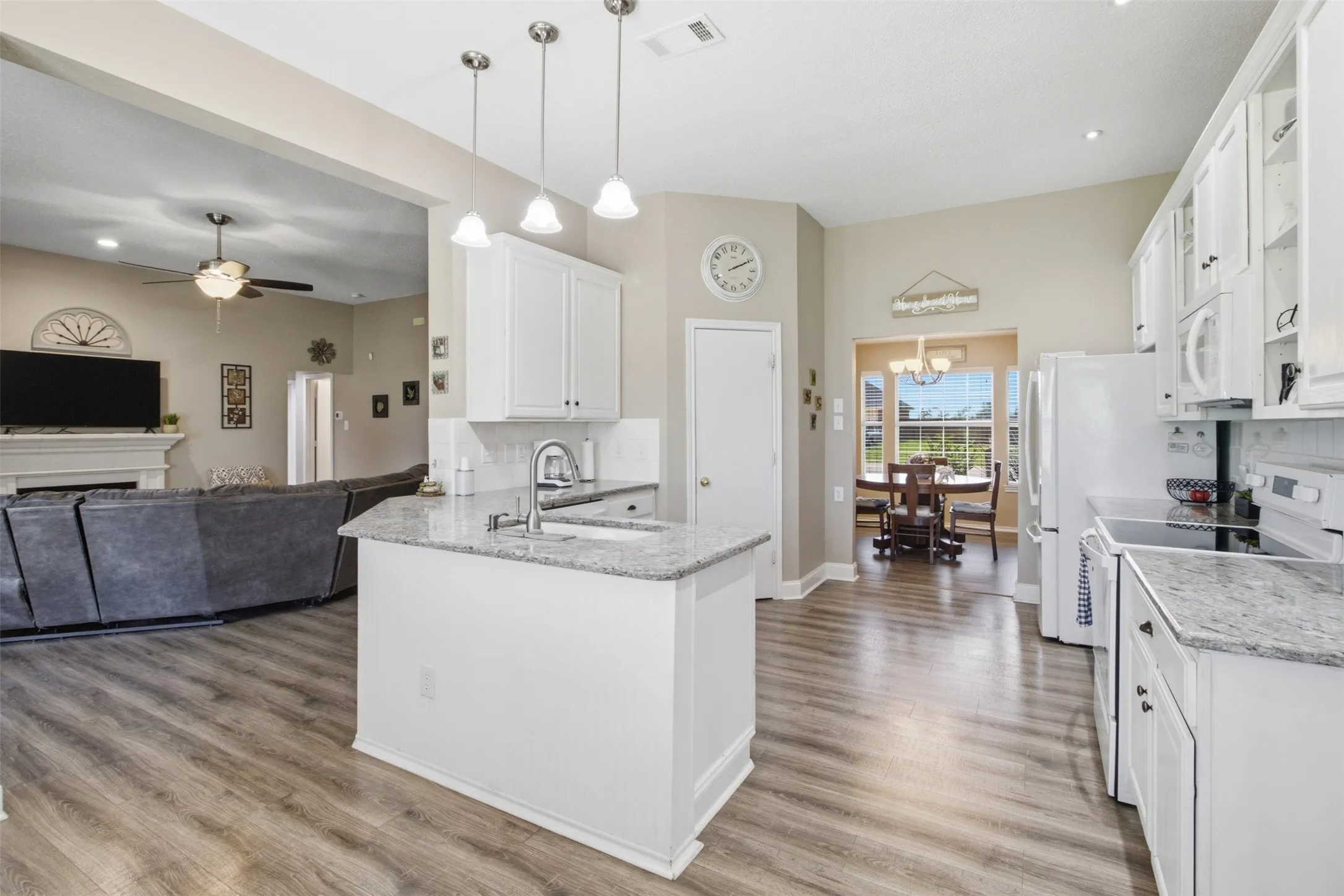Single Family Residence For Sale in Collin County , 2912 Thousand Oaks Drive, Anna, Texas 75409, 4 Bedroom, 2 Bathroom, 2 Garage spaces, 2,104 Sqft, built in 2002, mls#21316463, Real Estate Agent in Anna, Homes For Sale in Collin county, Homes For Sale in Anna, Realtor in Anna Texas, Real Estate Brokerage Independent Realty Texas, Luminita Cordes Realtor