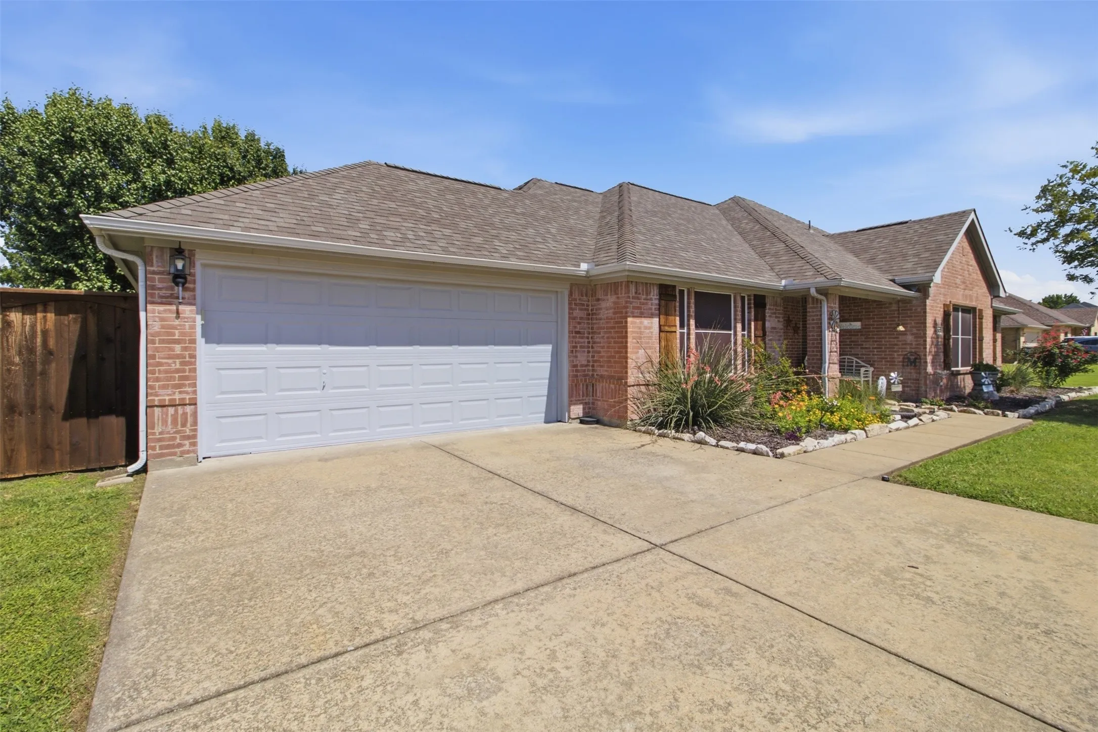 Single Family Residence For Sale in Collin County , 2912 Thousand Oaks Drive, Anna, Texas 75409, 4 Bedroom, 2 Bathroom, 2 Garage spaces, 2,104 Sqft, built in 2002, mls#21316463, Real Estate Agent in Anna, Homes For Sale in Collin county, Homes For Sale in Anna, Realtor in Anna Texas, Real Estate Brokerage Independent Realty Texas, Luminita Cordes Realtor