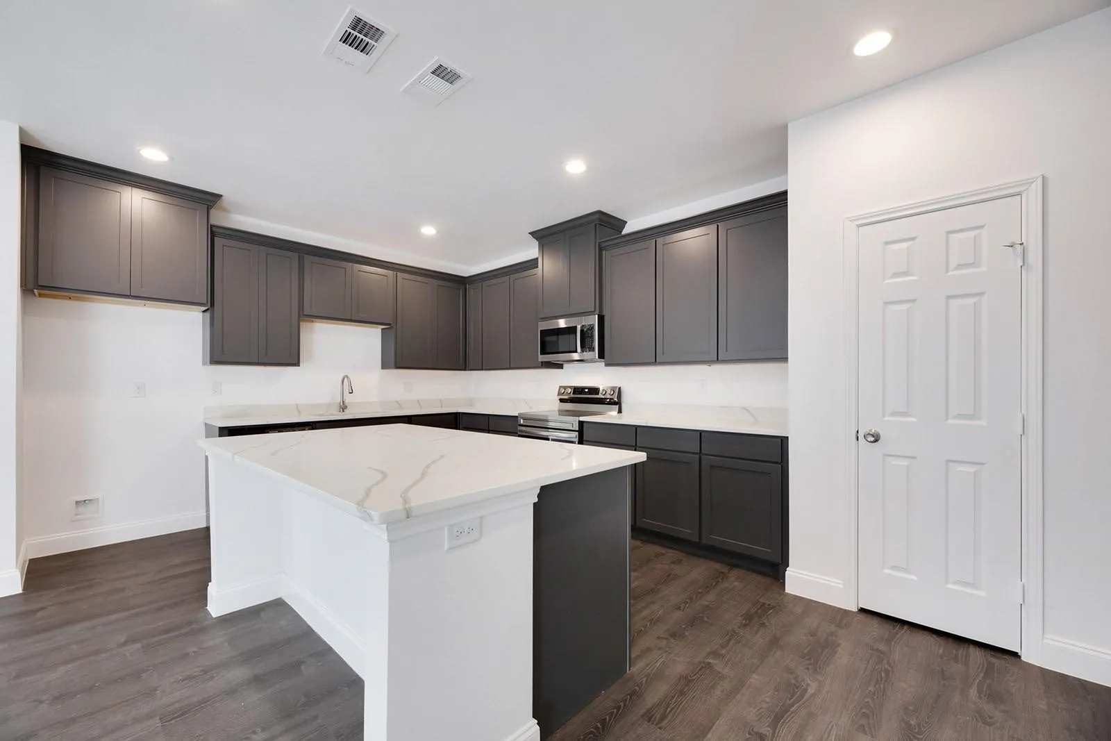 Single Family Residence For Rent in Hunt County , 3720 Washington Street, Greenville, Texas 75401, 3 Bedroom, 3 Bathroom, 1 Garage spaces, 1,917 Sqft, built in 2021, mls#21316504, Real Estate Agent in Greenville, Homes For Rent in Hunt county, Homes For Rent in Greenville, Realtor in Greenville Texas, Real Estate Brokerage Independent Realty Texas, Luminita Cordes Realtor