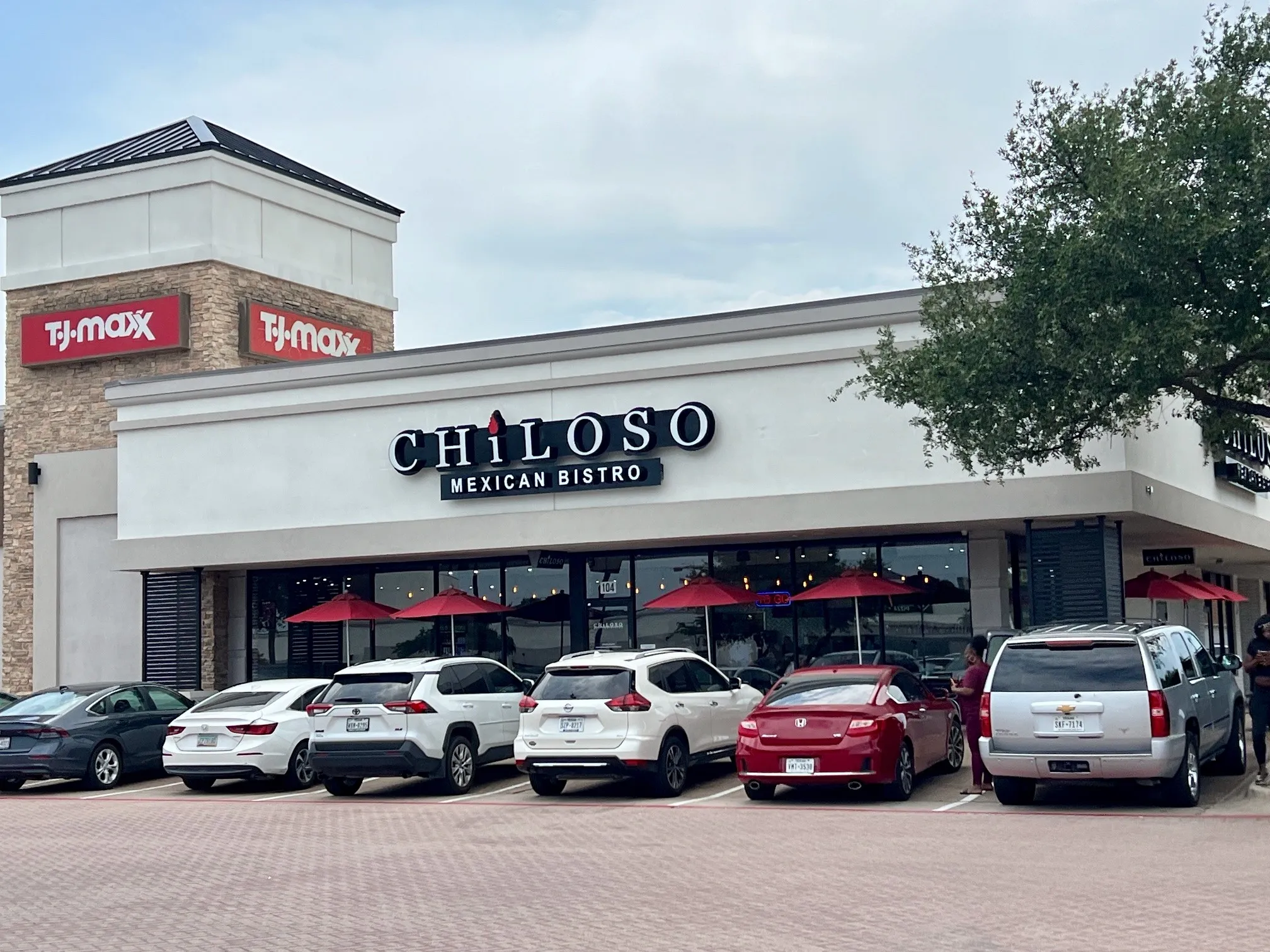 Restaurants & Retail Walking Distance From 600 Westwood Dr.