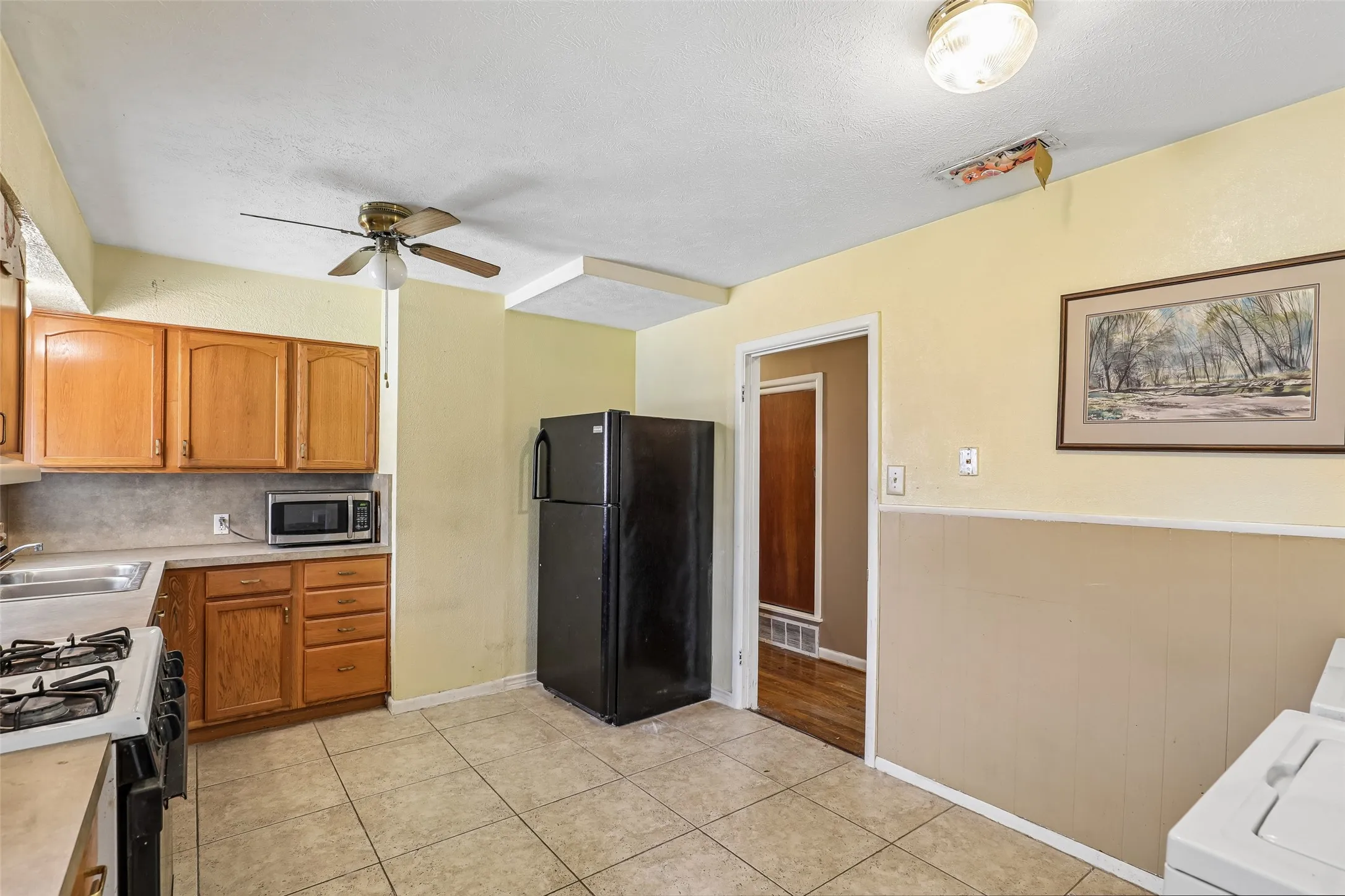 Large Kitchen 15'.10" X 10'.6" With Direct Access to Backyard.