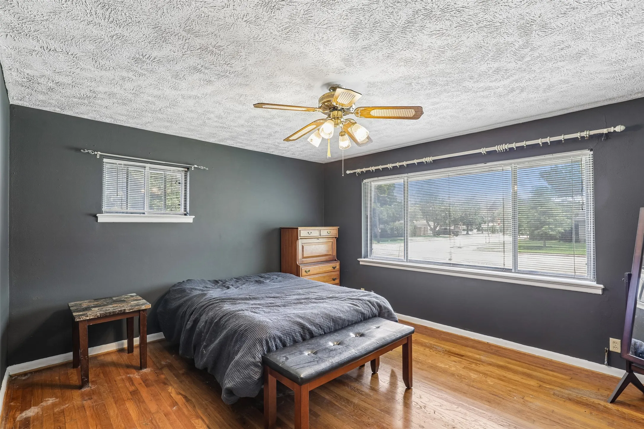 Master Bedroom with 14'.'5" X 14'.9" With Two Closets!