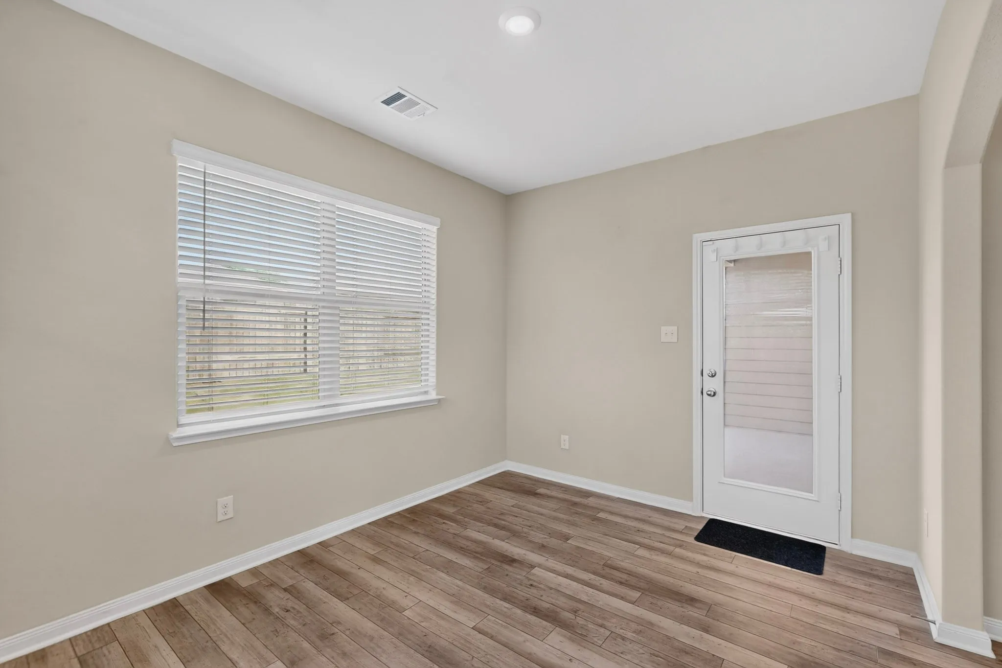 Single Family Residence For Sale in Tarrant County , 504 Cross Ridge Circle N, Fort Worth, Texas 76120, 3 Bedroom, 2 Bathroom, 2 Garage spaces, 1,598 Sqft, built in 2020, mls#21316448, Real Estate Agent in Fort Worth, Homes For Sale in Tarrant county, Homes For Sale in Fort Worth, Realtor in Fort Worth Texas, Real Estate Brokerage Independent Realty Texas, Luminita Cordes Realtor