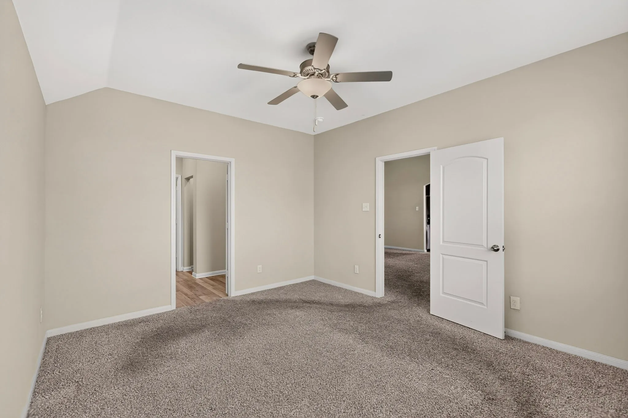 Single Family Residence For Sale in Tarrant County , 504 Cross Ridge Circle N, Fort Worth, Texas 76120, 3 Bedroom, 2 Bathroom, 2 Garage spaces, 1,598 Sqft, built in 2020, mls#21316448, Real Estate Agent in Fort Worth, Homes For Sale in Tarrant county, Homes For Sale in Fort Worth, Realtor in Fort Worth Texas, Real Estate Brokerage Independent Realty Texas, Luminita Cordes Realtor
