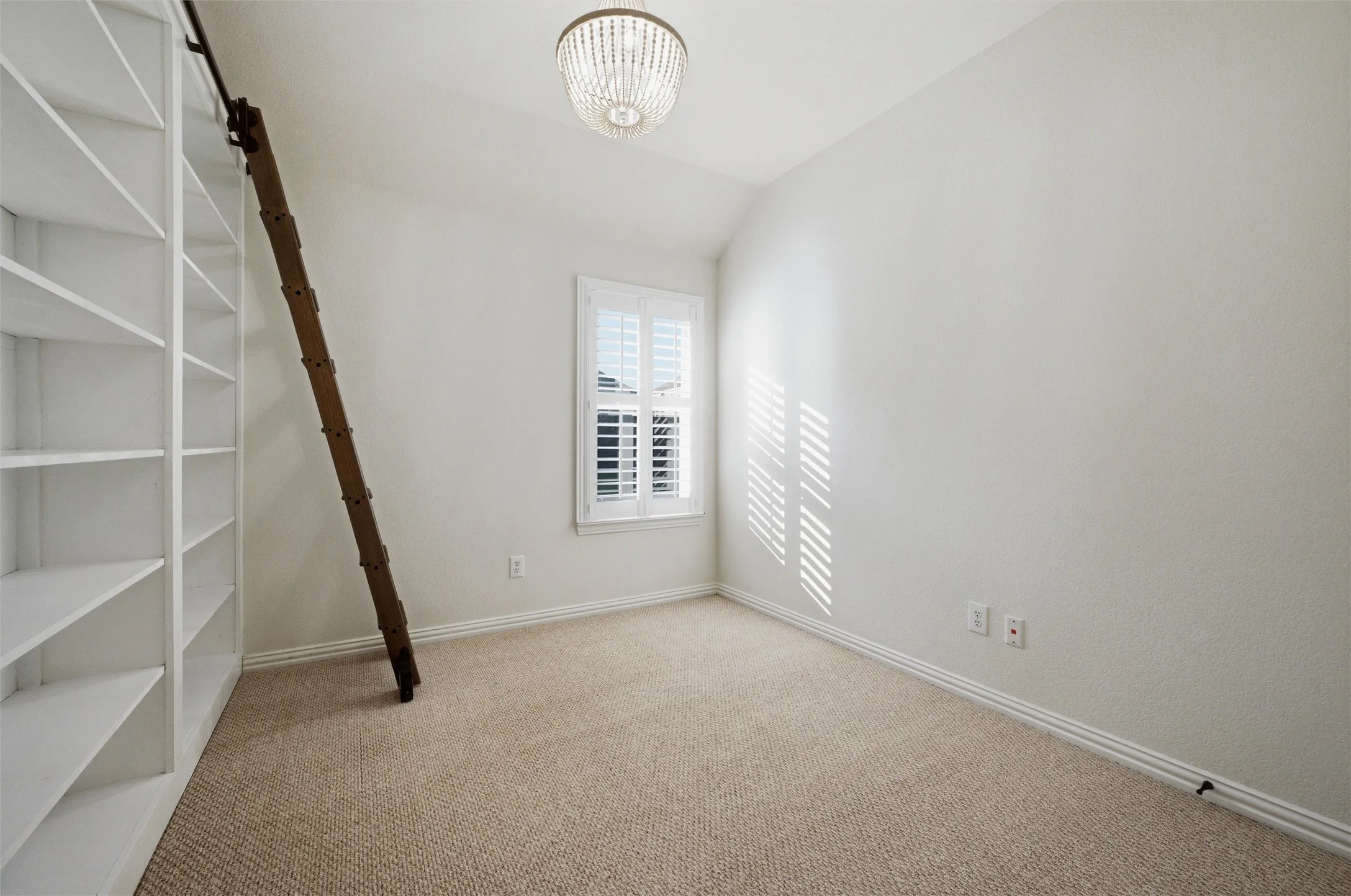 Single Family Residence For Sale in Ellis County , 164 Horseshoe Bend, Waxahachie, Texas 75165, 5 Bedroom, 3 Bathroom, 2 Garage spaces, 2,777 Sqft, built in 2010, mls#21316524, Real Estate Agent in Waxahachie, Homes For Sale in Ellis county, Homes For Sale in Waxahachie, Realtor in Waxahachie Texas, Real Estate Brokerage Independent Realty Texas, Luminita Cordes Realtor