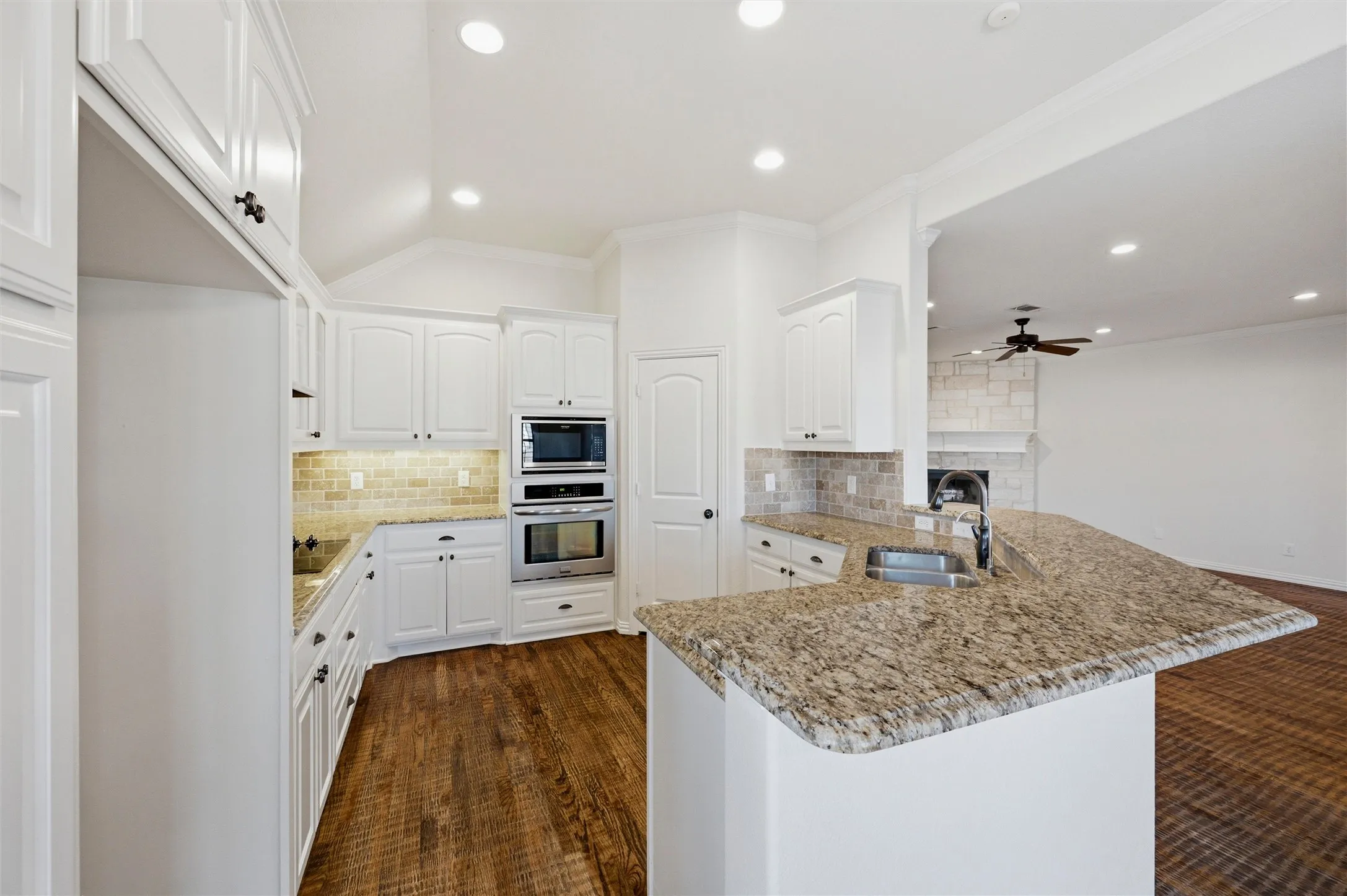 Single Family Residence For Sale in Ellis County , 164 Horseshoe Bend, Waxahachie, Texas 75165, 5 Bedroom, 3 Bathroom, 2 Garage spaces, 2,777 Sqft, built in 2010, mls#21316524, Real Estate Agent in Waxahachie, Homes For Sale in Ellis county, Homes For Sale in Waxahachie, Realtor in Waxahachie Texas, Real Estate Brokerage Independent Realty Texas, Luminita Cordes Realtor