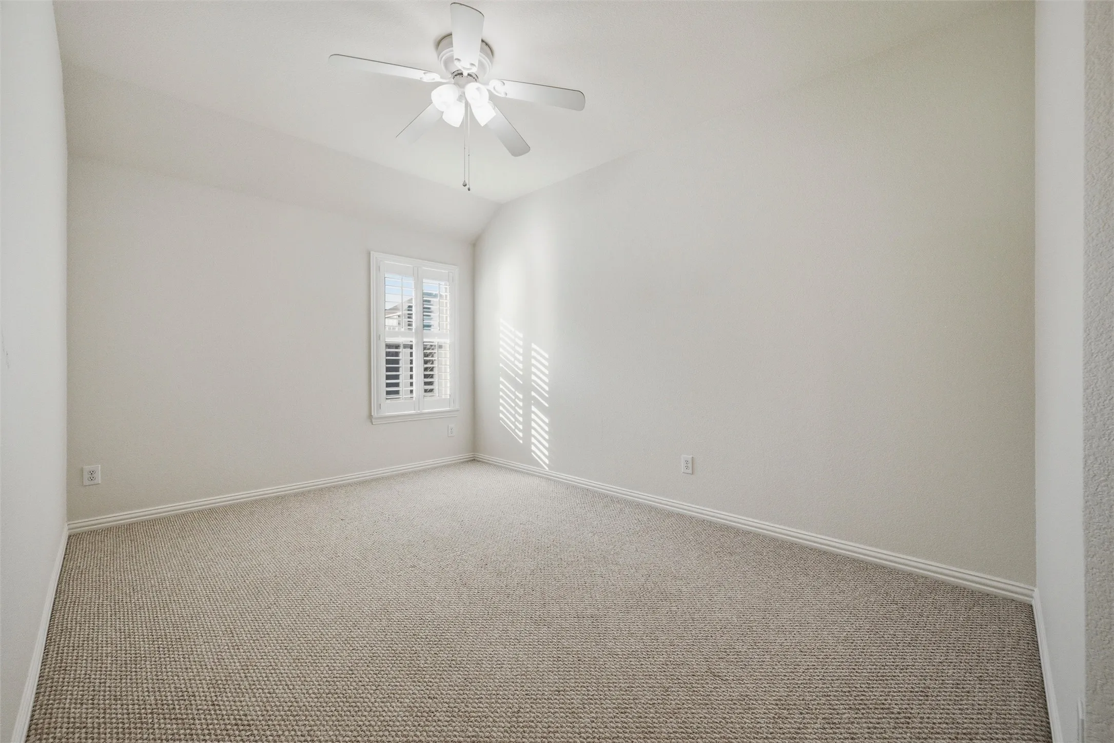 Single Family Residence For Sale in Ellis County , 164 Horseshoe Bend, Waxahachie, Texas 75165, 5 Bedroom, 3 Bathroom, 2 Garage spaces, 2,777 Sqft, built in 2010, mls#21316524, Real Estate Agent in Waxahachie, Homes For Sale in Ellis county, Homes For Sale in Waxahachie, Realtor in Waxahachie Texas, Real Estate Brokerage Independent Realty Texas, Luminita Cordes Realtor