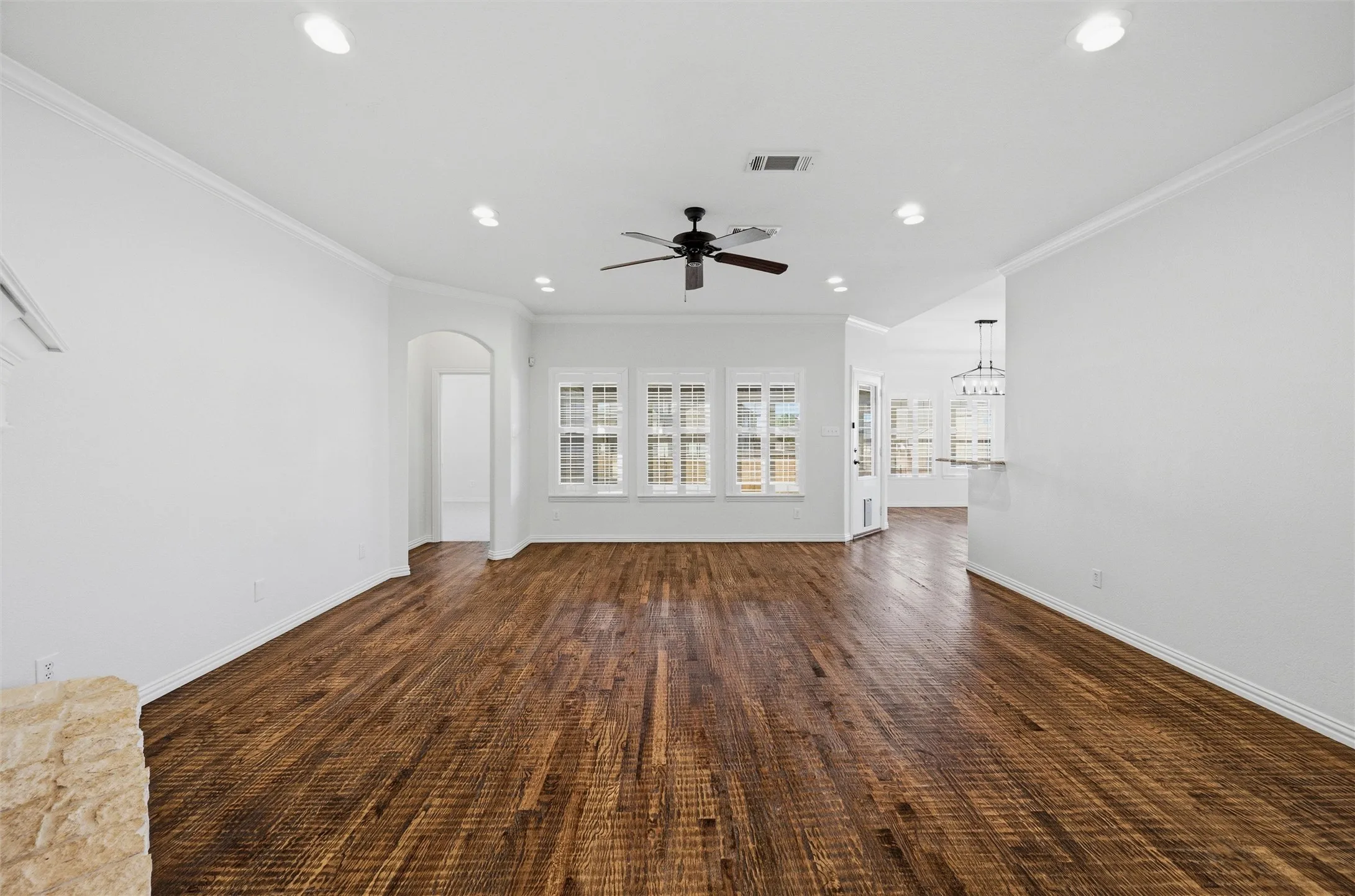 Single Family Residence For Sale in Ellis County , 164 Horseshoe Bend, Waxahachie, Texas 75165, 5 Bedroom, 3 Bathroom, 2 Garage spaces, 2,777 Sqft, built in 2010, mls#21316524, Real Estate Agent in Waxahachie, Homes For Sale in Ellis county, Homes For Sale in Waxahachie, Realtor in Waxahachie Texas, Real Estate Brokerage Independent Realty Texas, Luminita Cordes Realtor