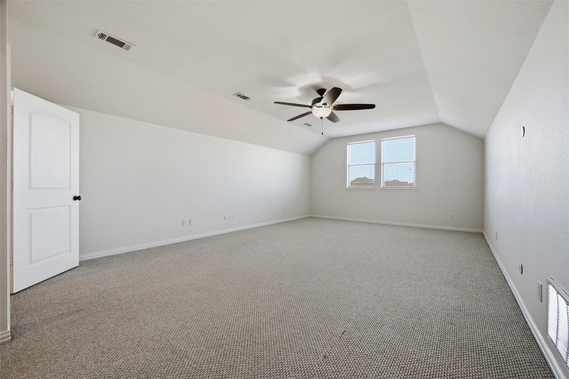 Single Family Residence For Sale in Ellis County , 164 Horseshoe Bend, Waxahachie, Texas 75165, 5 Bedroom, 3 Bathroom, 2 Garage spaces, 2,777 Sqft, built in 2010, mls#21316524, Real Estate Agent in Waxahachie, Homes For Sale in Ellis county, Homes For Sale in Waxahachie, Realtor in Waxahachie Texas, Real Estate Brokerage Independent Realty Texas, Luminita Cordes Realtor
